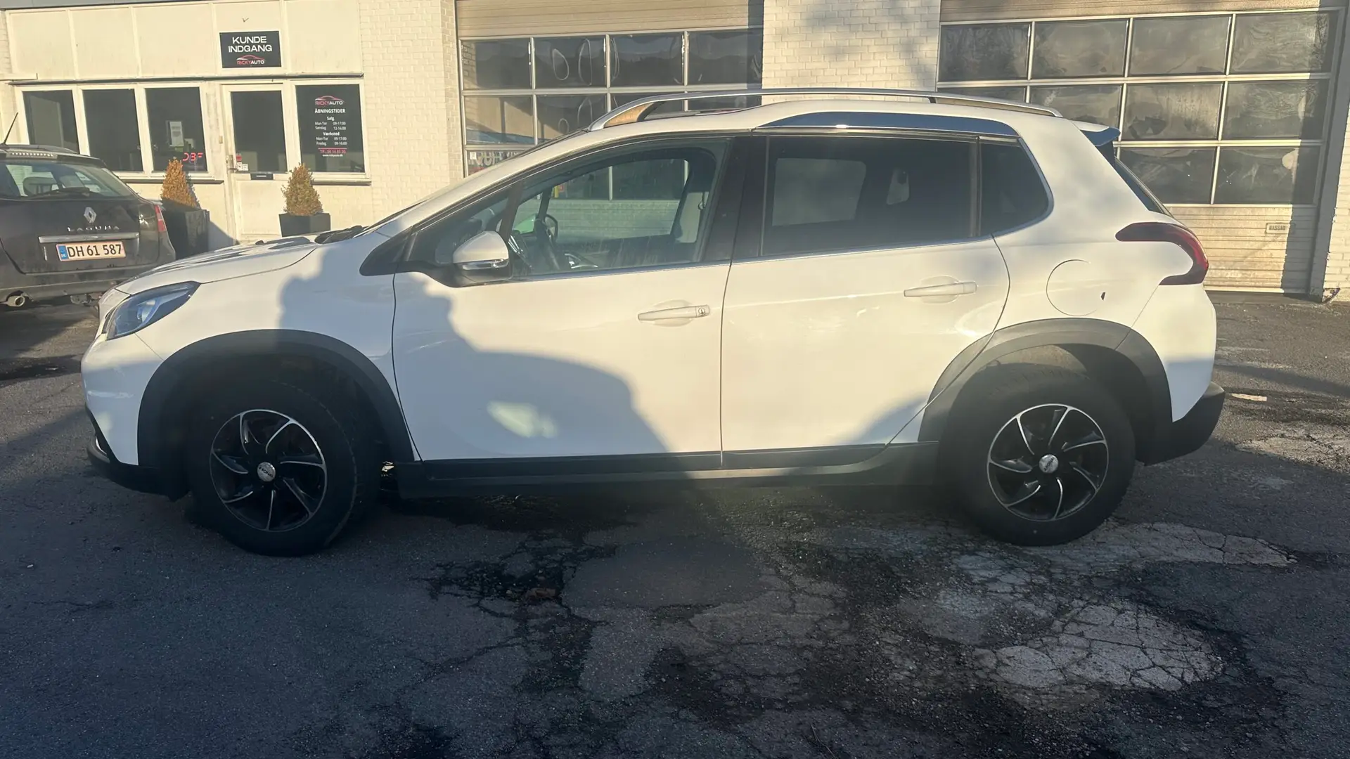 
								Peugeot 2008 1,6 BlueHDi full									