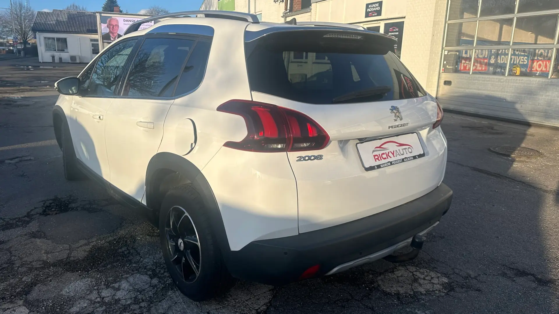 
								Peugeot 2008 1,6 BlueHDi full									