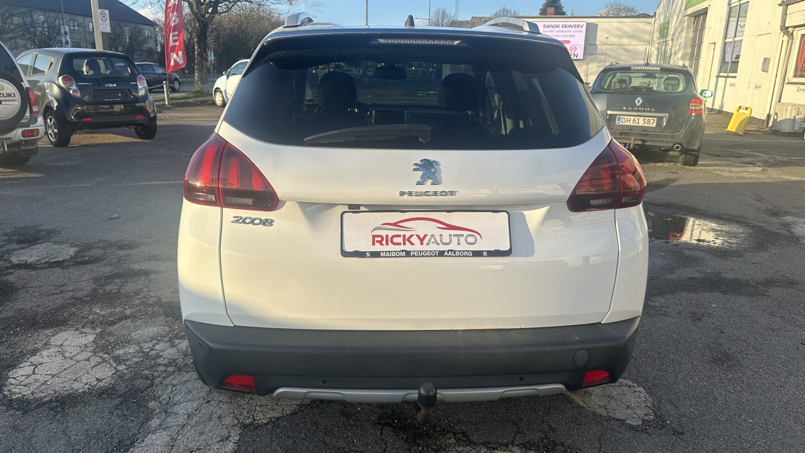 
								Peugeot 2008 1,6 BlueHDi full									