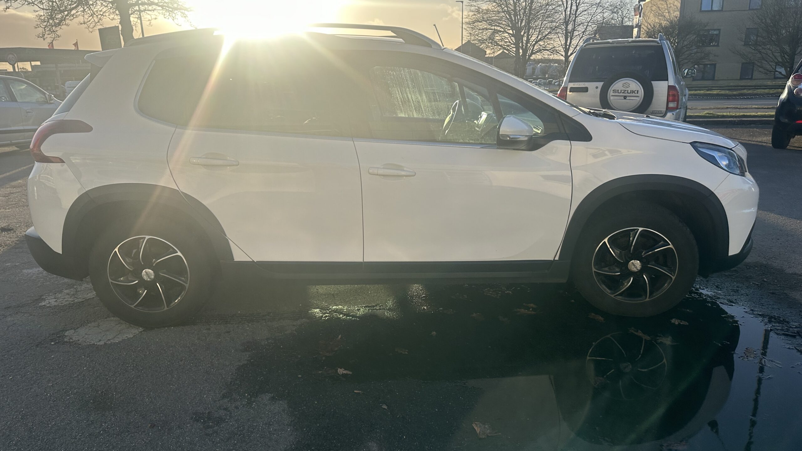 
								Peugeot 2008 1,6 BlueHDi full									
