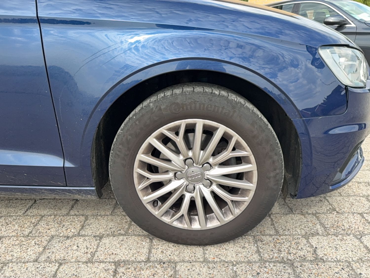 
								Audi A3 Cabriolet Attraction full									
