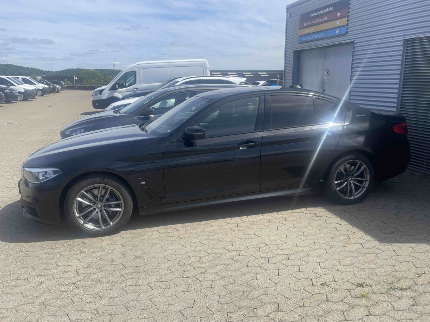 
								BMW 530e full									