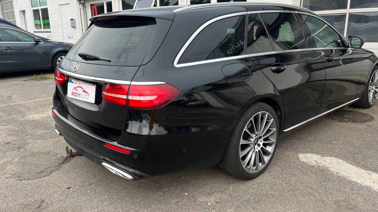 
										Mercedes E220d Stationcar 9G-TRONIC full									