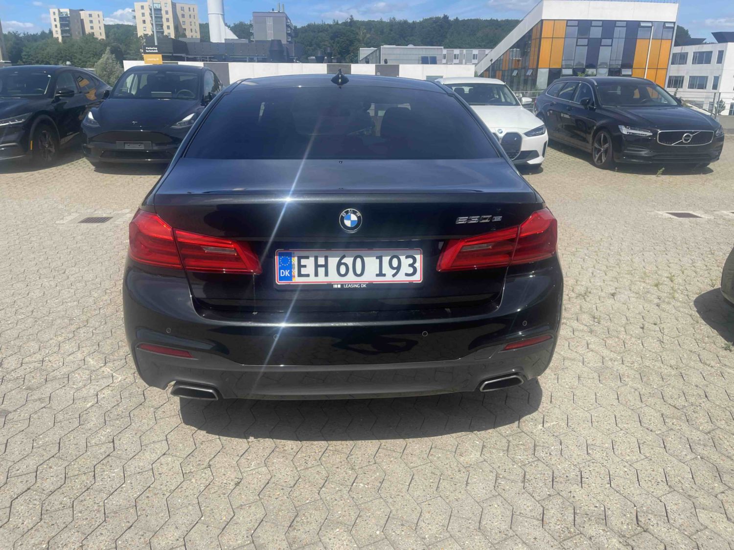 
								BMW 530e full									