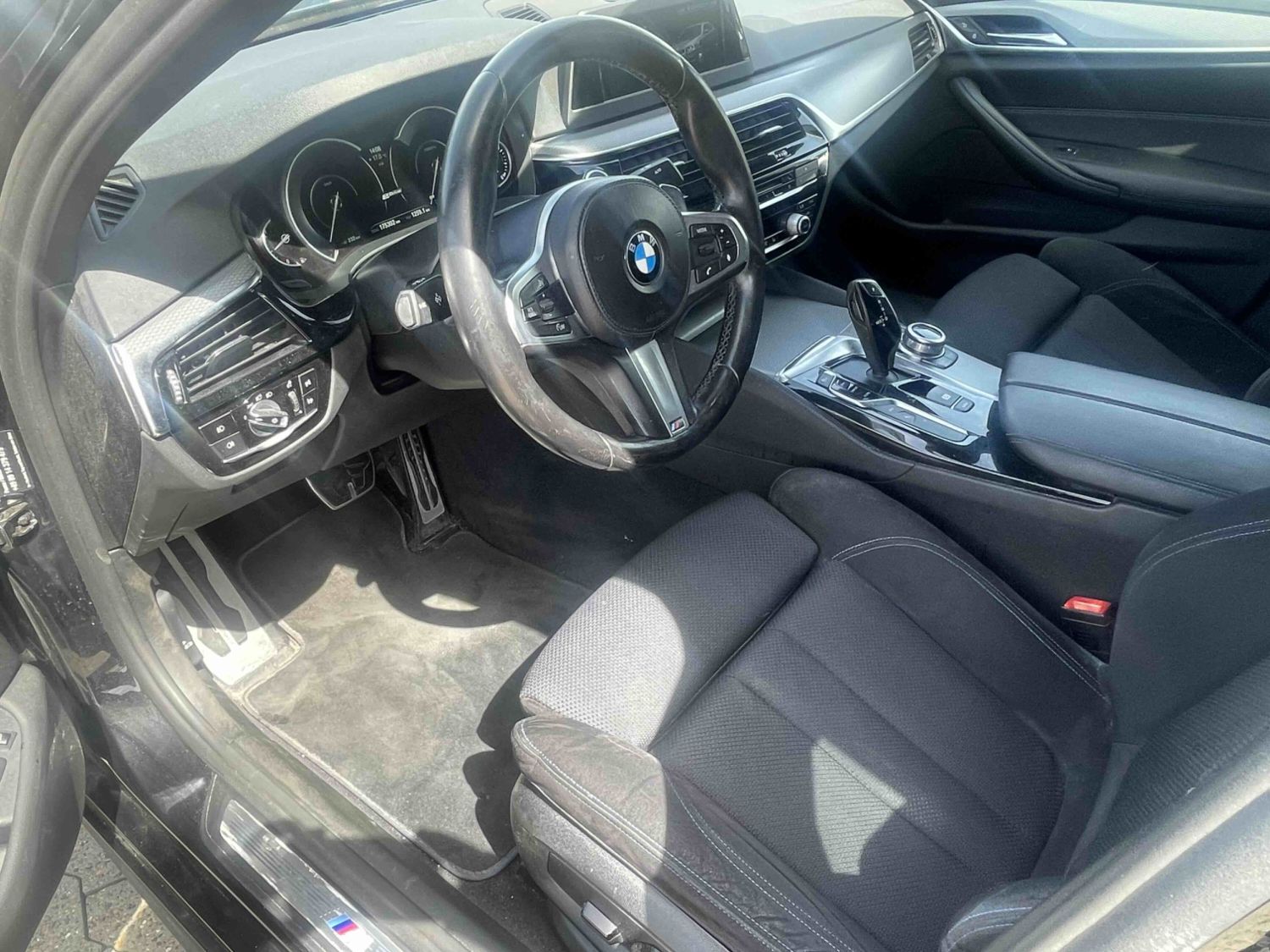 
								BMW 530e full									