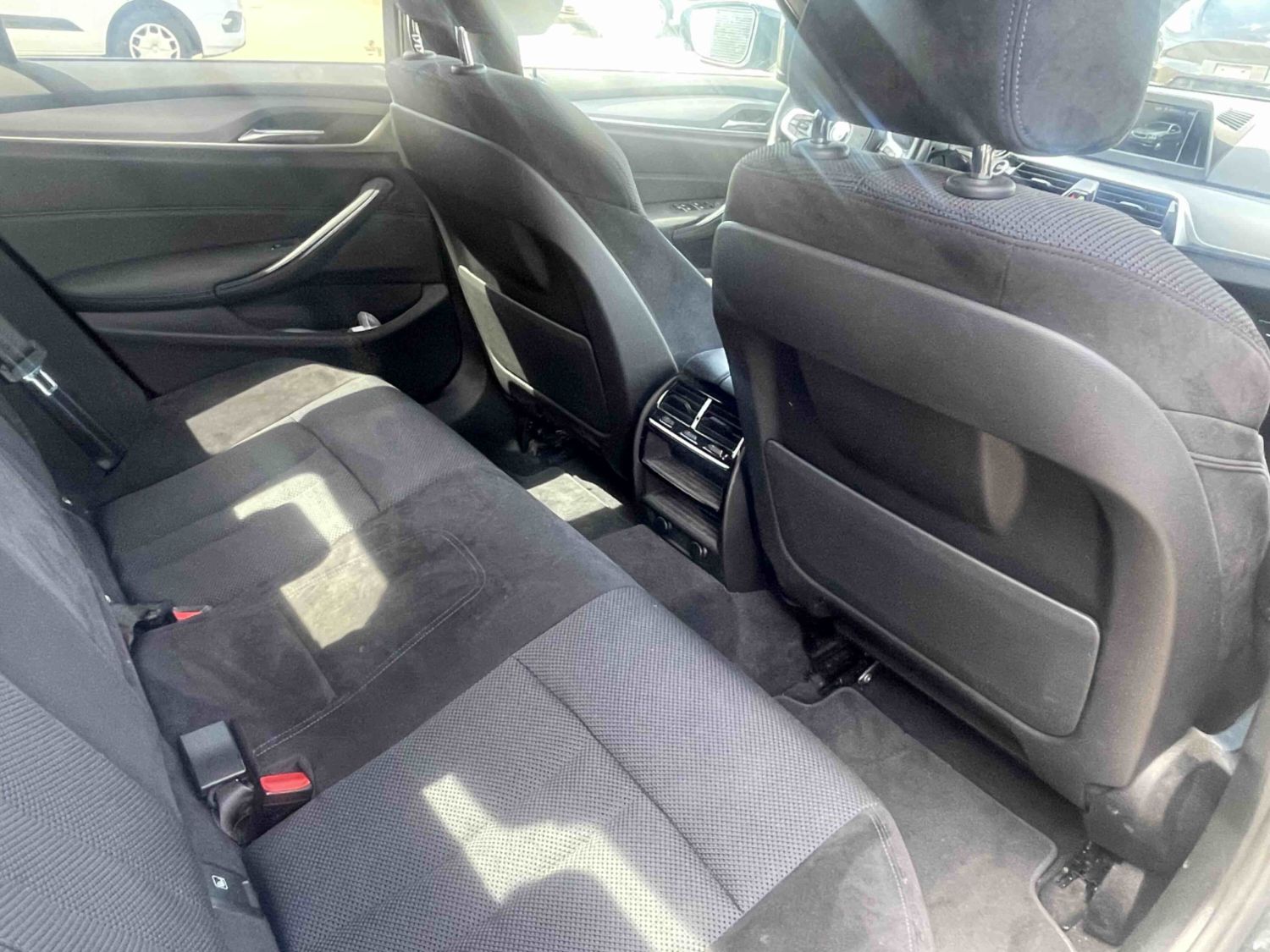 
								BMW 530e full									