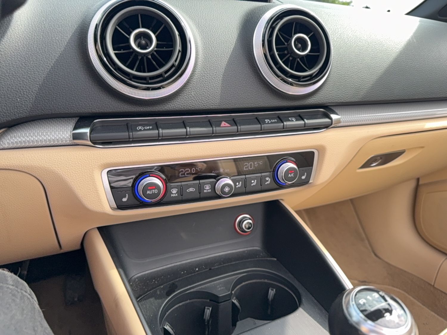 
								Audi A3 Cabriolet Attraction full									