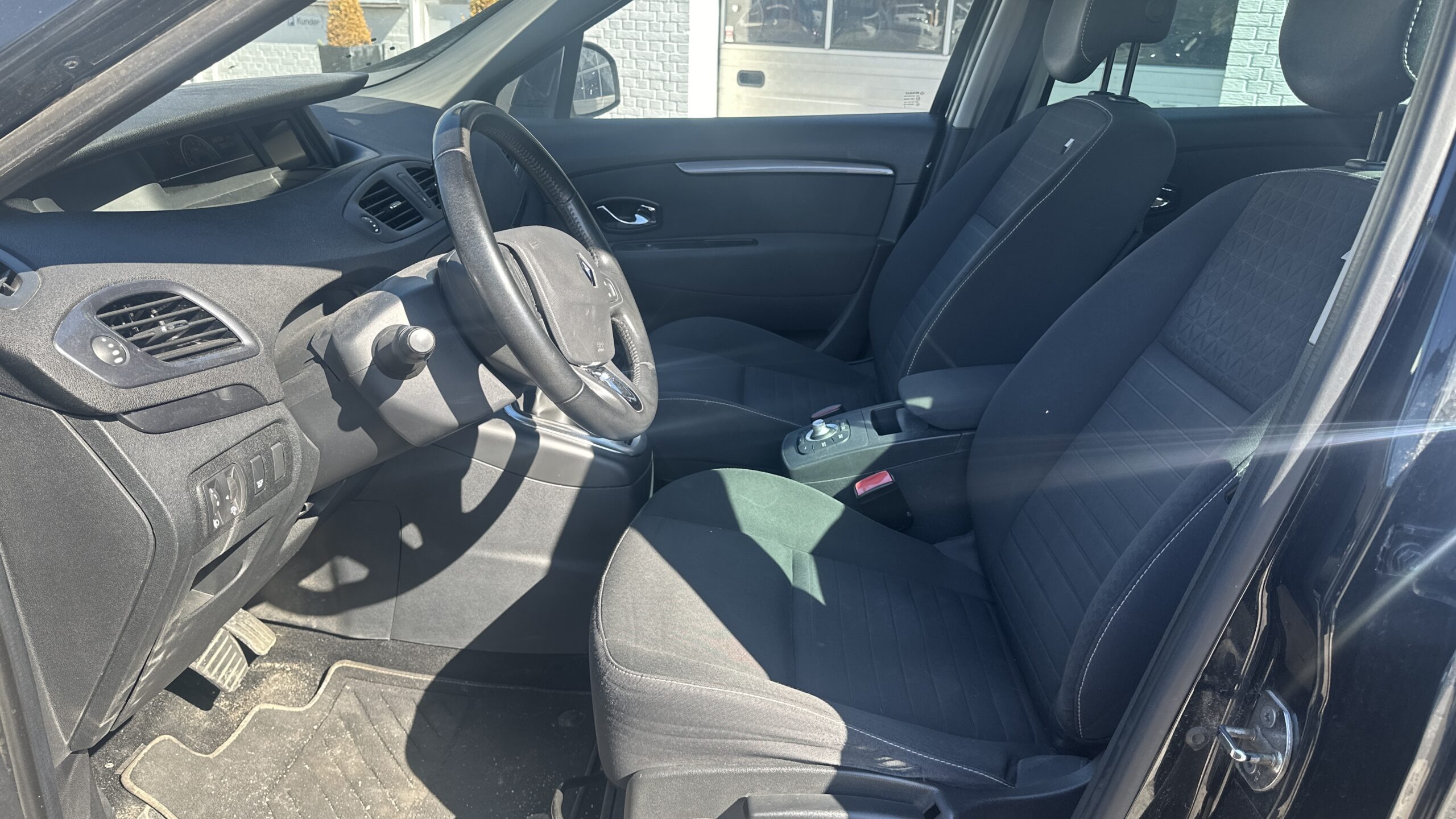
								Renault Grand Scenic III 1,5 dCi EDC 7prs full									