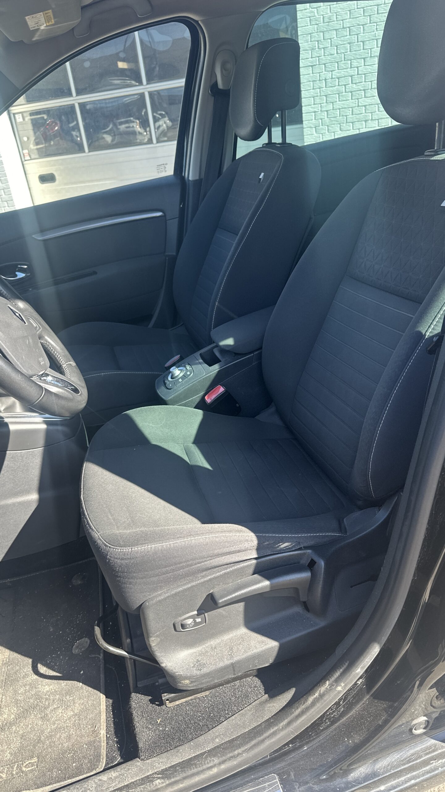 
								Renault Grand Scenic III 1,5 dCi EDC 7prs full									