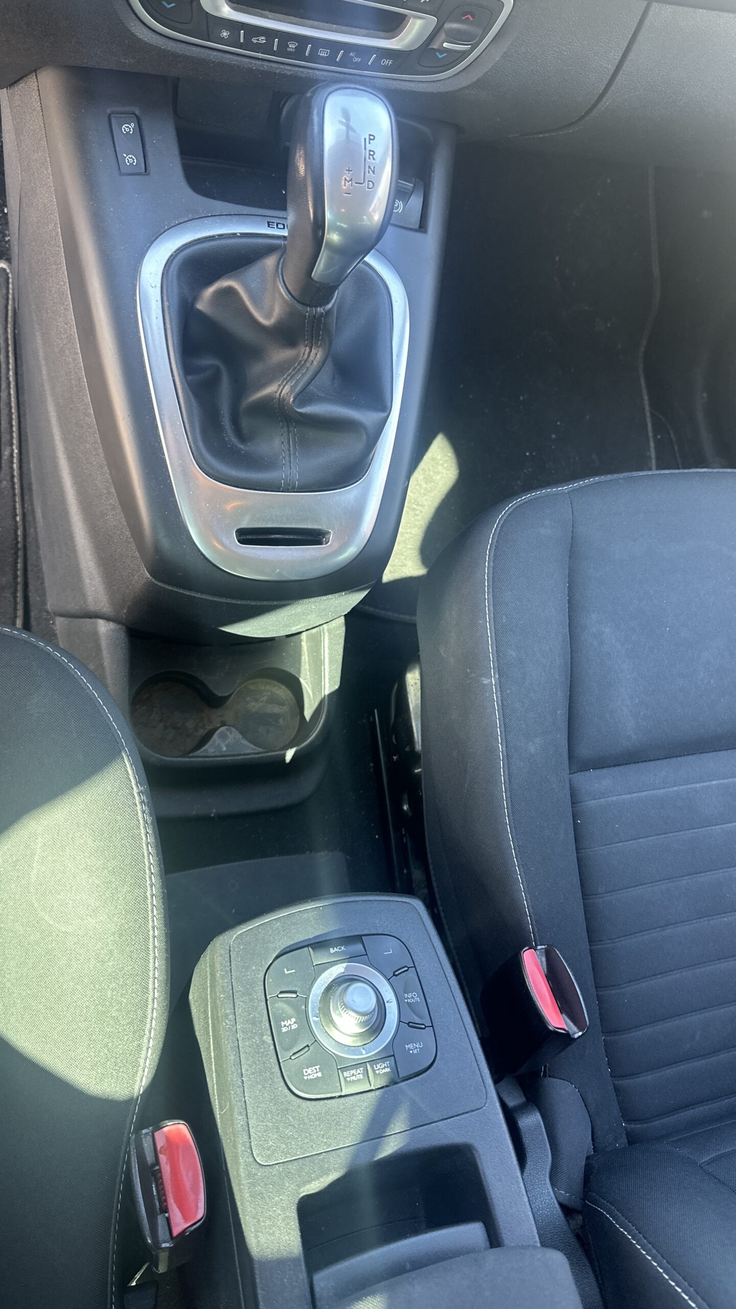 
								Renault Grand Scenic III 1,5 dCi EDC 7prs full									