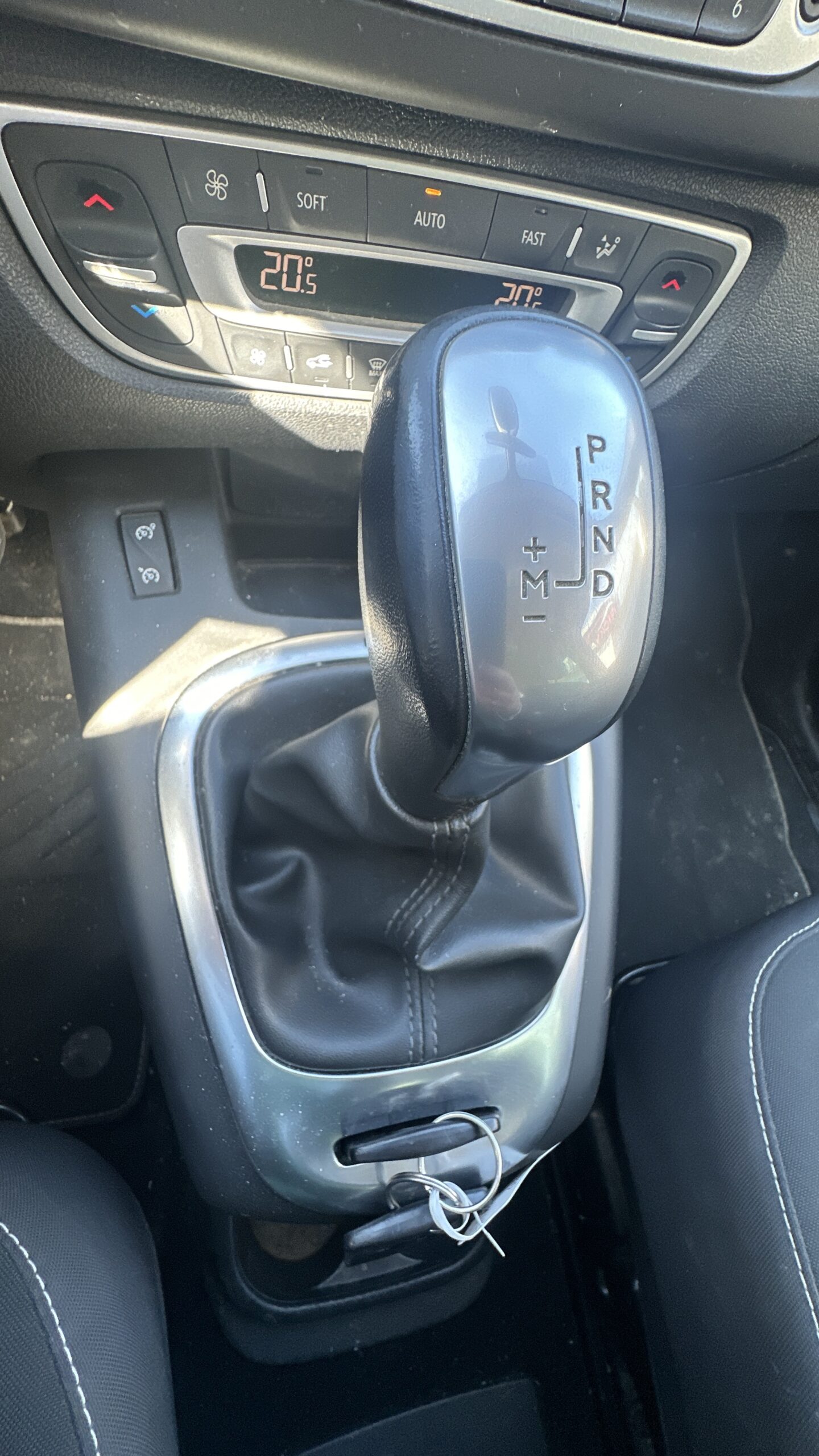 
								Renault Grand Scenic III 1,5 dCi EDC 7prs full									
