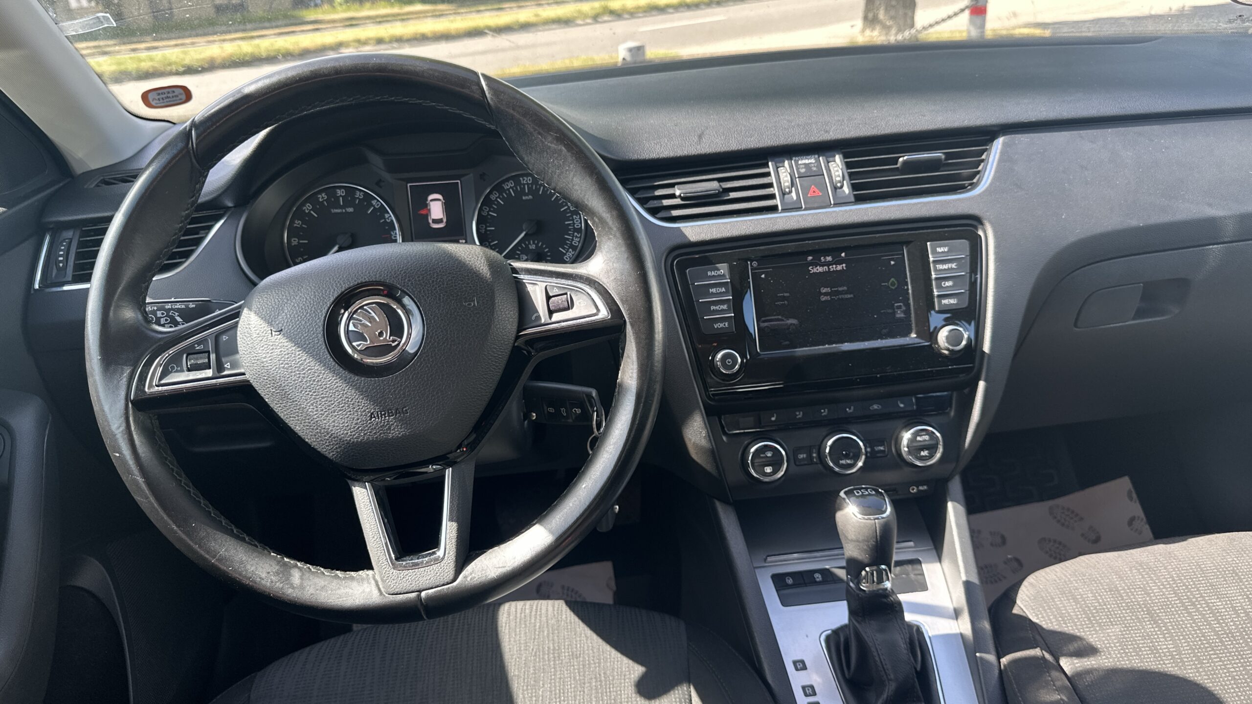 
								Skoda Octavia 1,6 TDi DSG full									