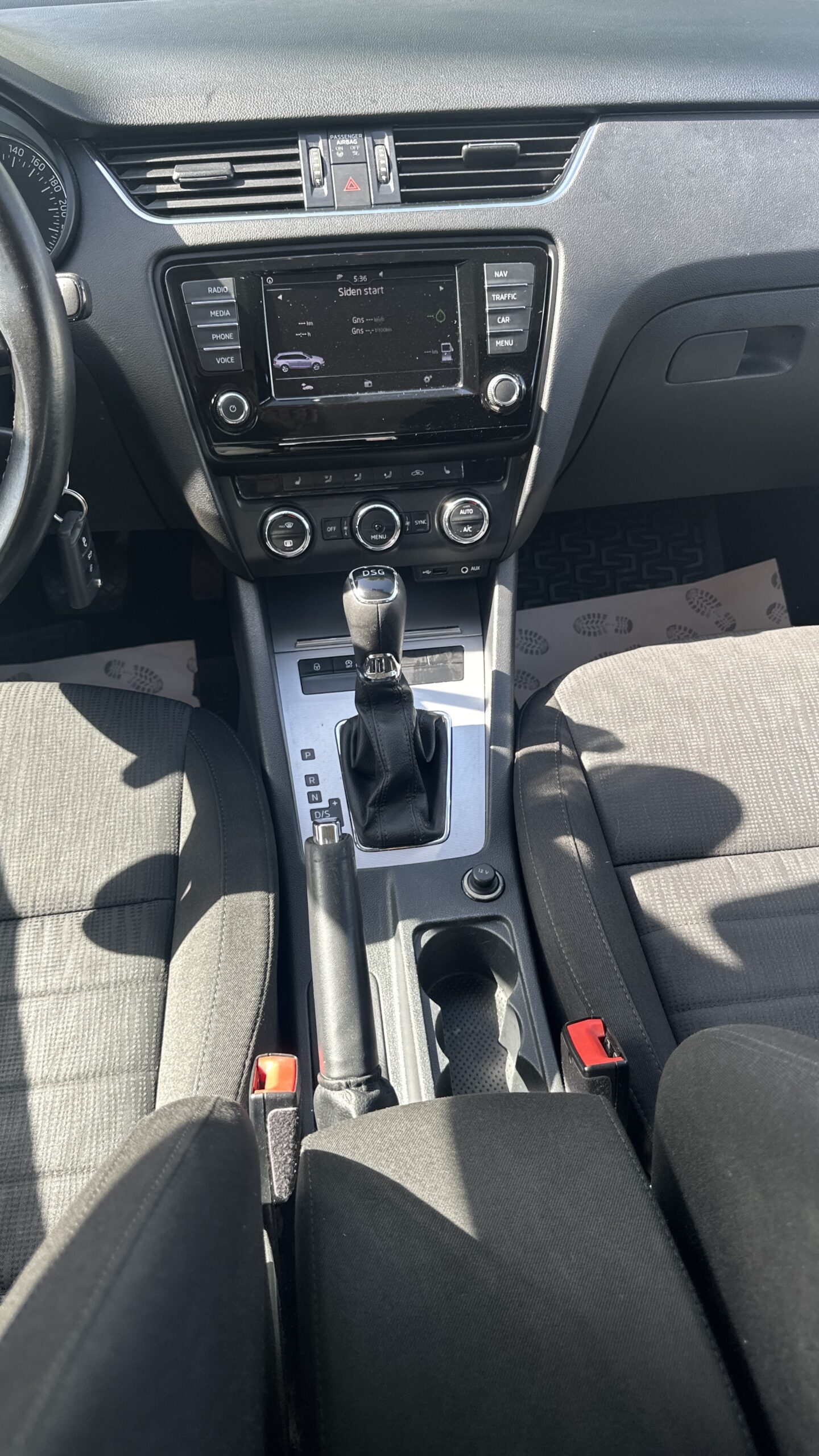 
								Skoda Octavia 1,6 TDi DSG full									