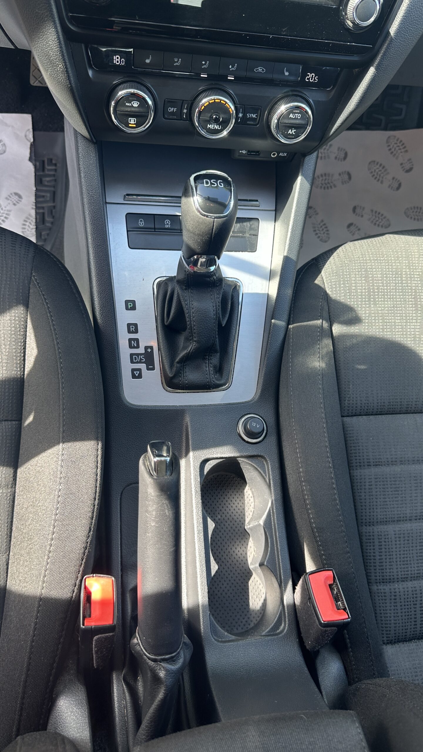 
								Skoda Octavia 1,6 TDi DSG full									