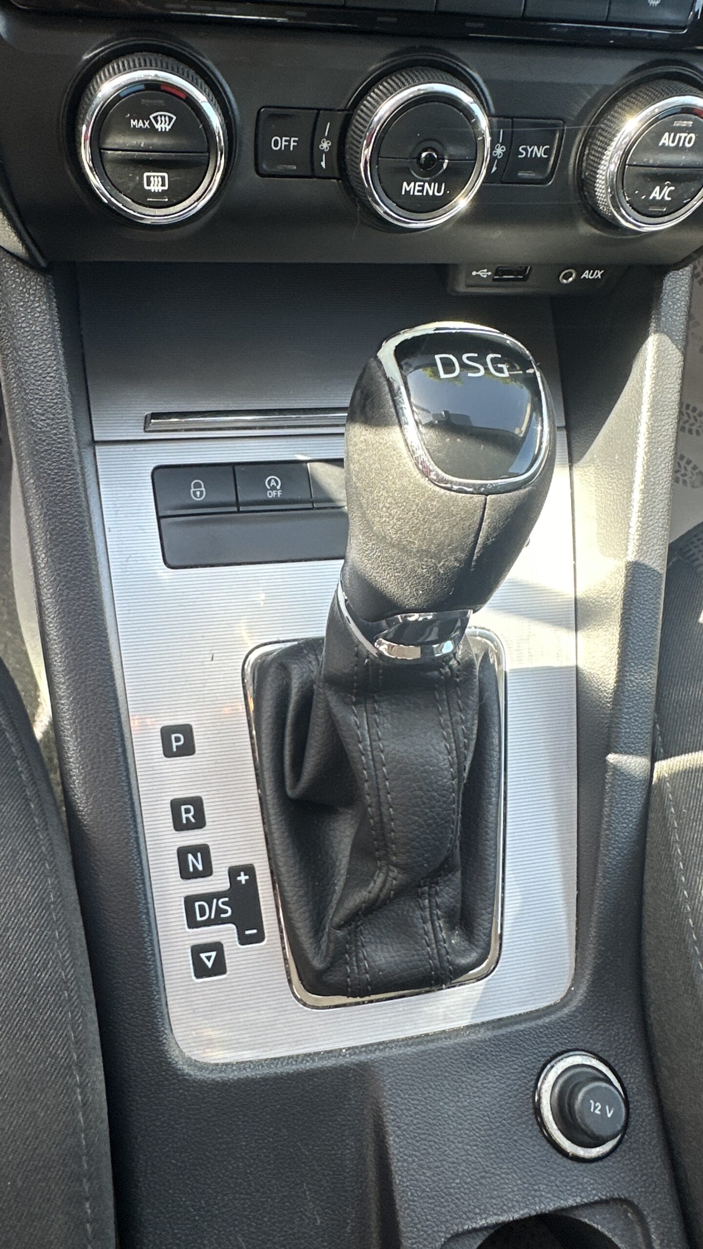 
								Skoda Octavia 1,6 TDi DSG full									
