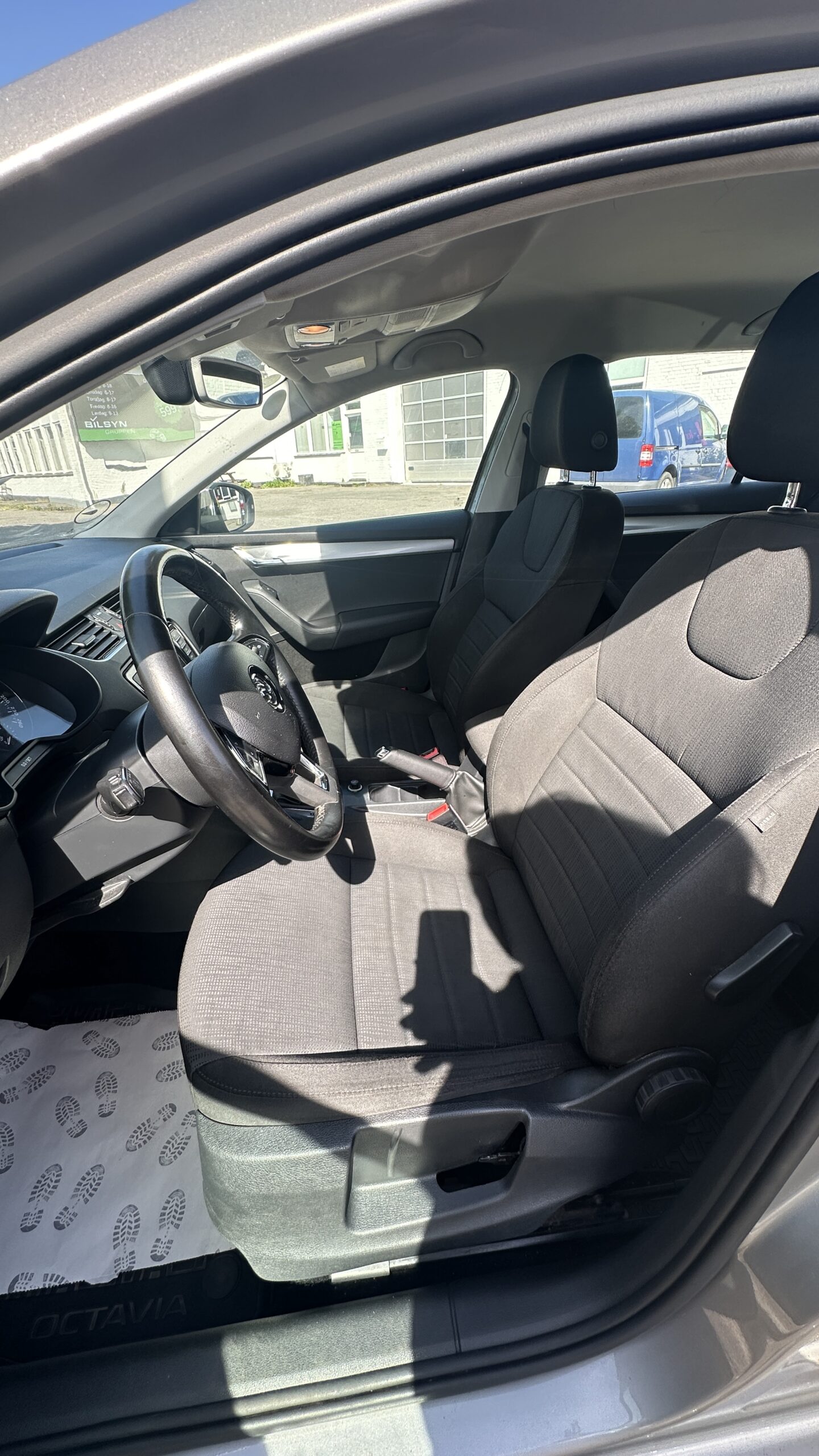 
								Skoda Octavia 1,6 TDi DSG full									