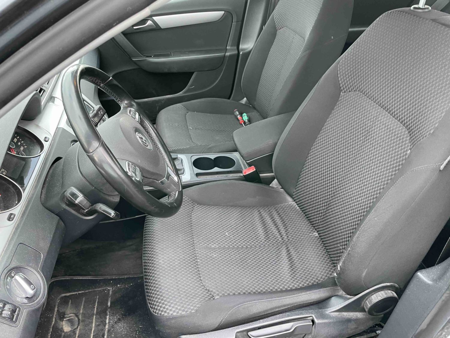 
								Volkswagen Passat full									