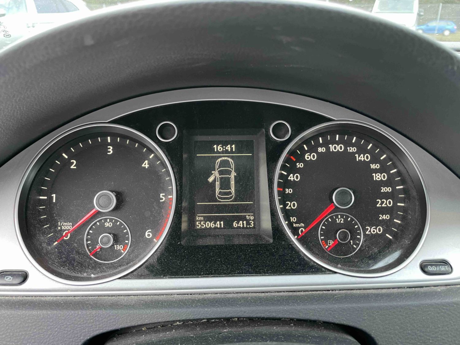 
								Volkswagen Passat full									