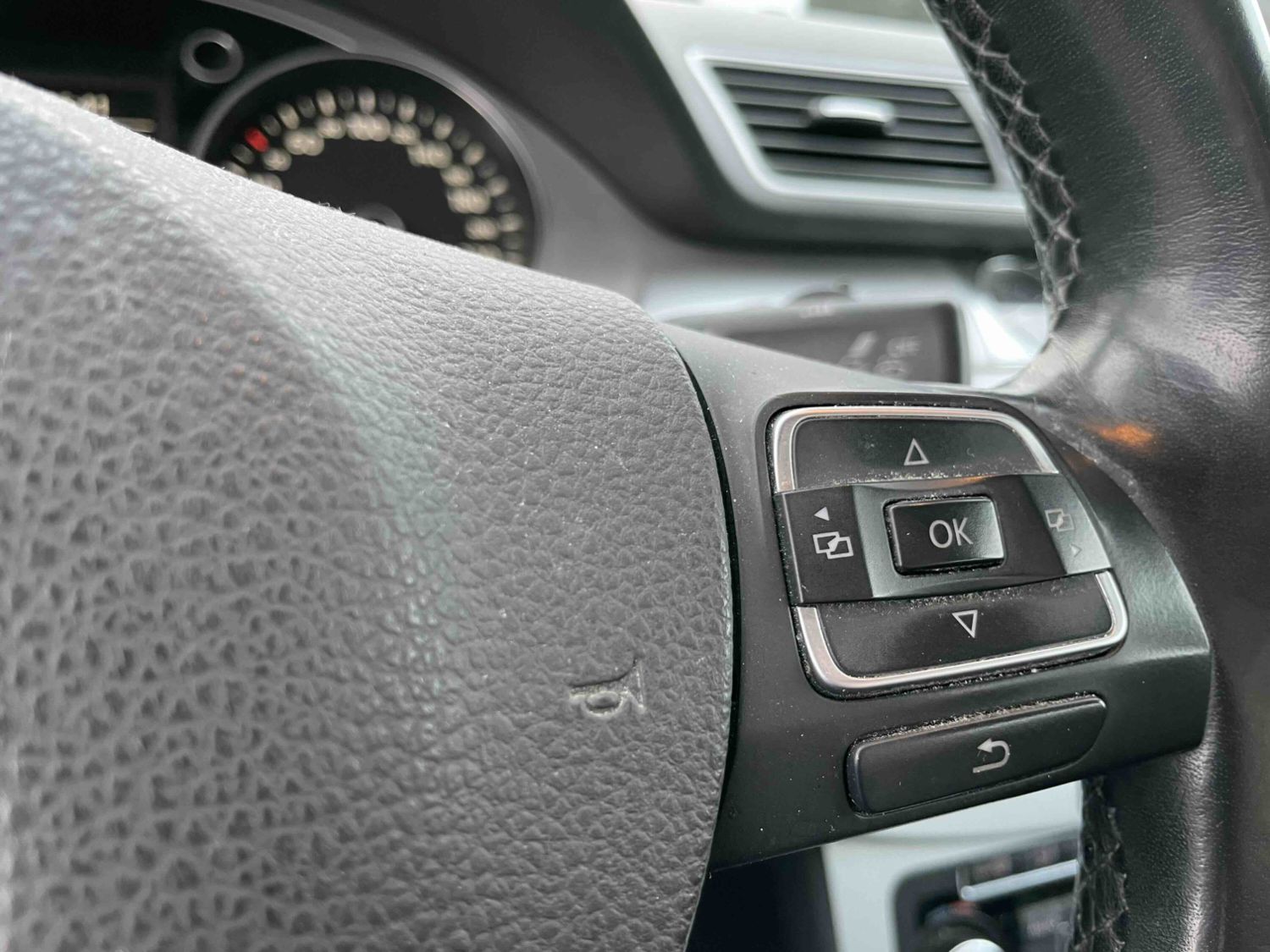 
								Volkswagen Passat full									
