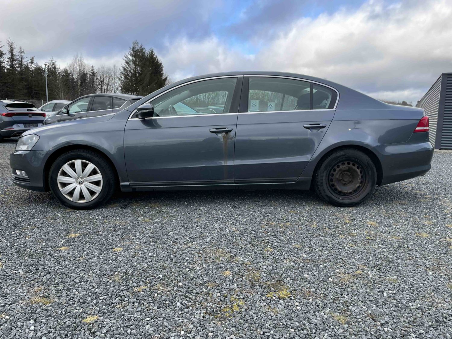 
								Volkswagen Passat full									