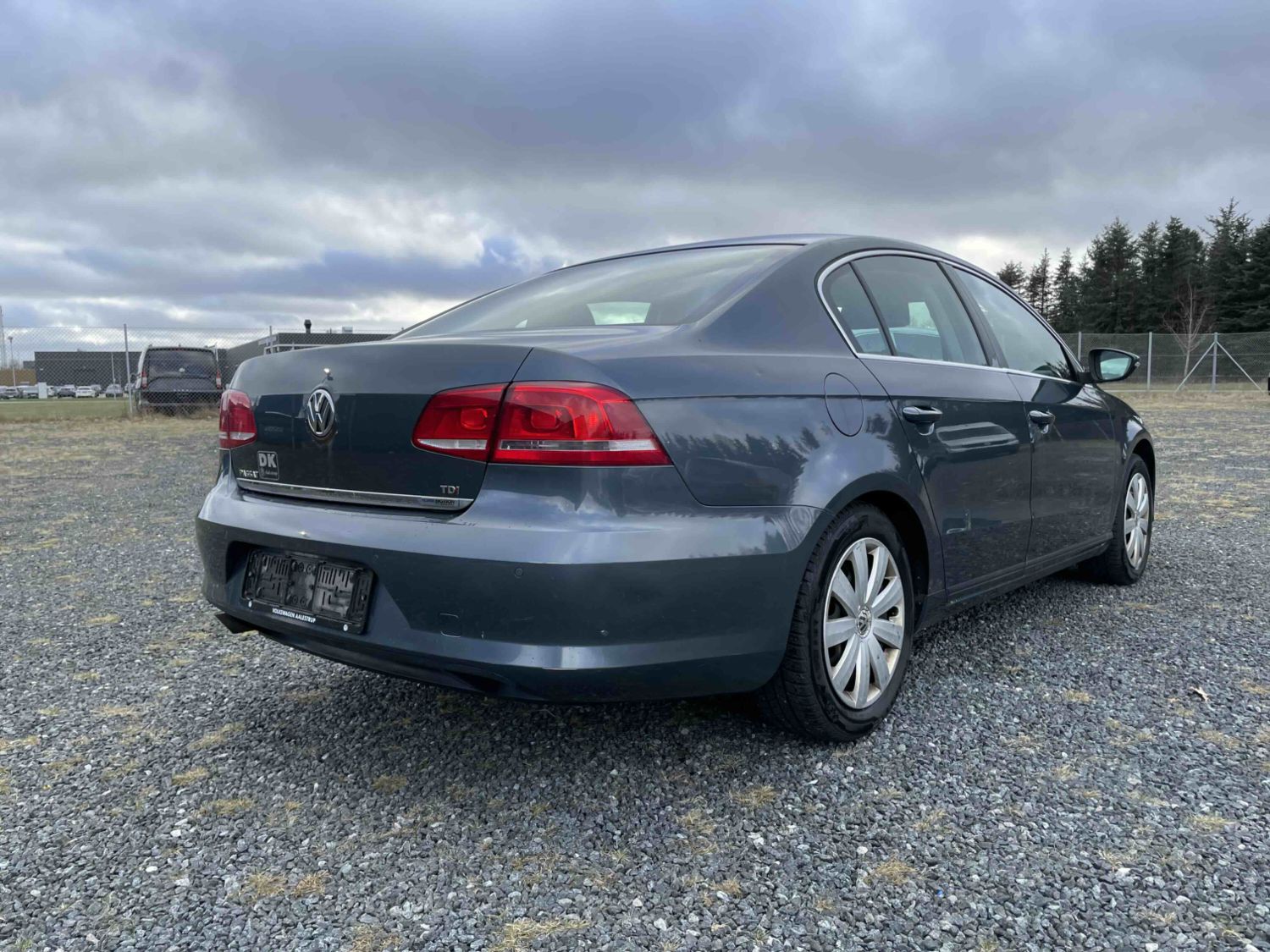 
								Volkswagen Passat full									