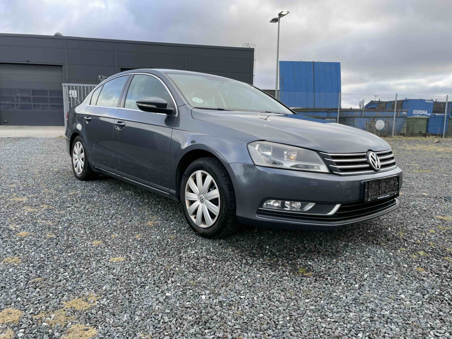 
								Volkswagen Passat full									