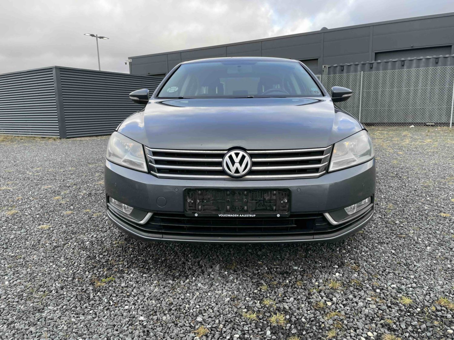 
								Volkswagen Passat full									
