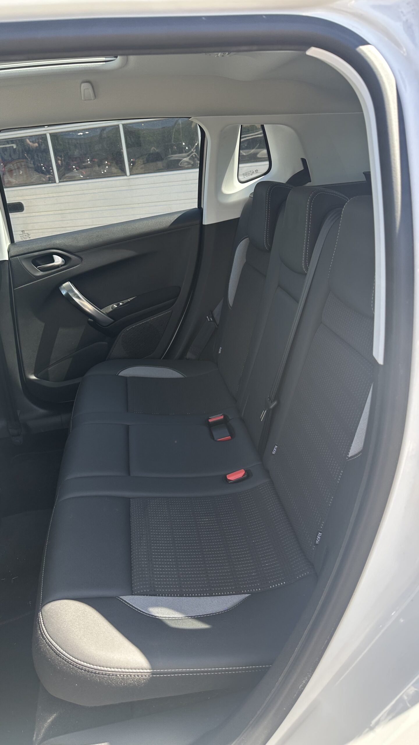 
								Peugeot 2008 1,6 BlueHDi full									
