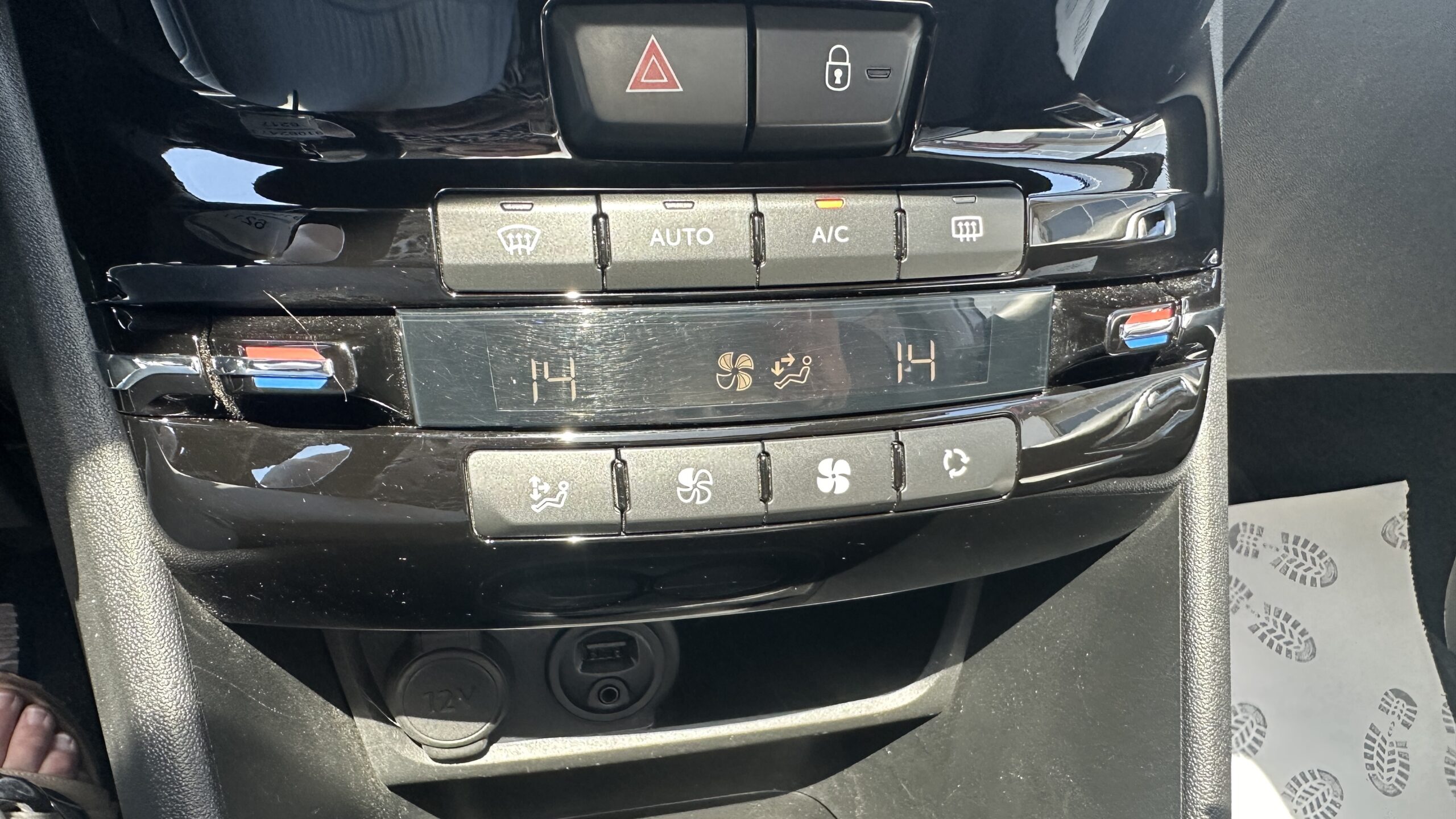 
								Peugeot 2008 1,6 BlueHDi full									