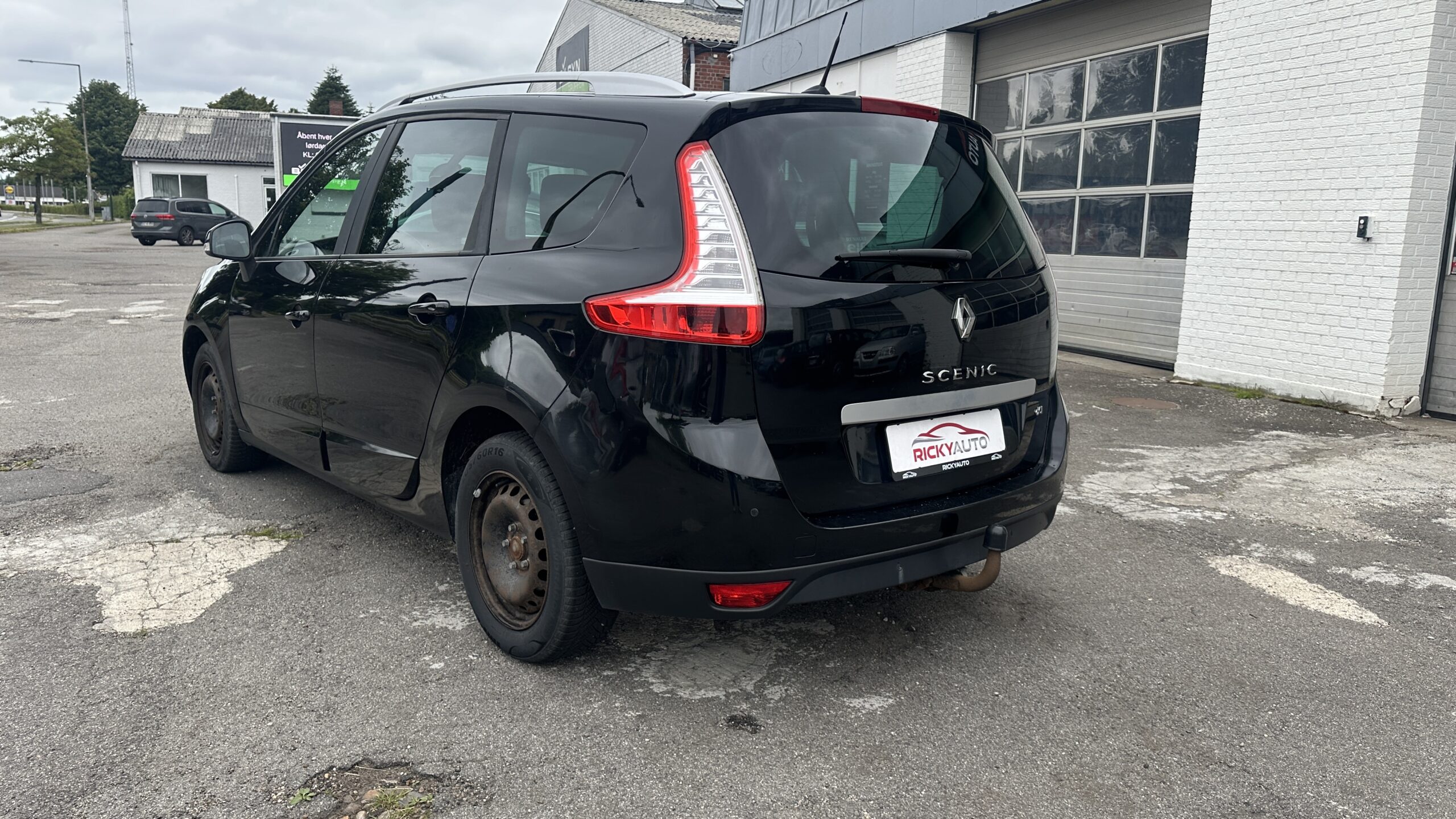 
								Renault Grand Scenic III 1,5 dCi EDC 7prs full									