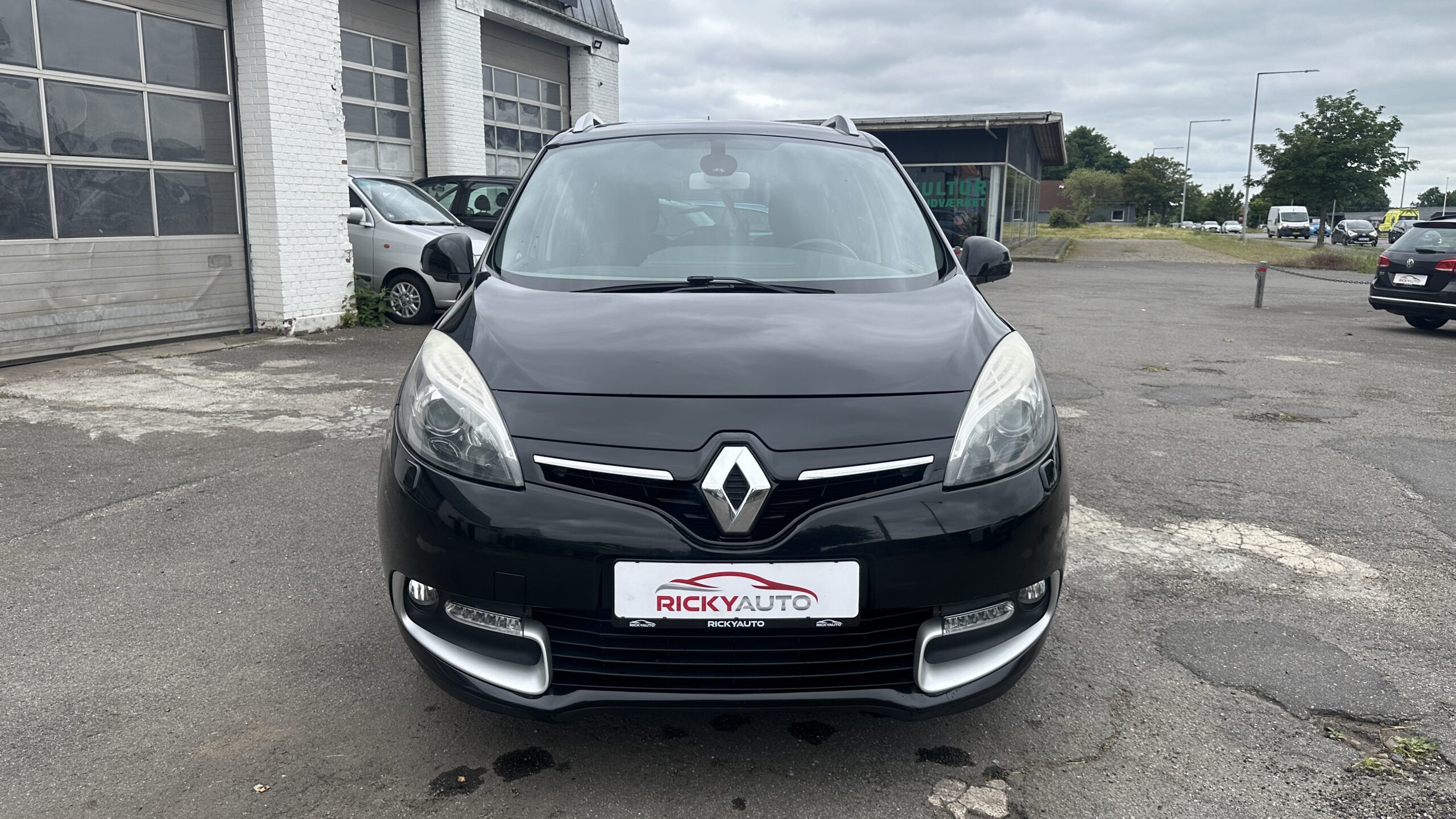 
								Renault Grand Scenic III 1,5 dCi EDC 7prs full									
