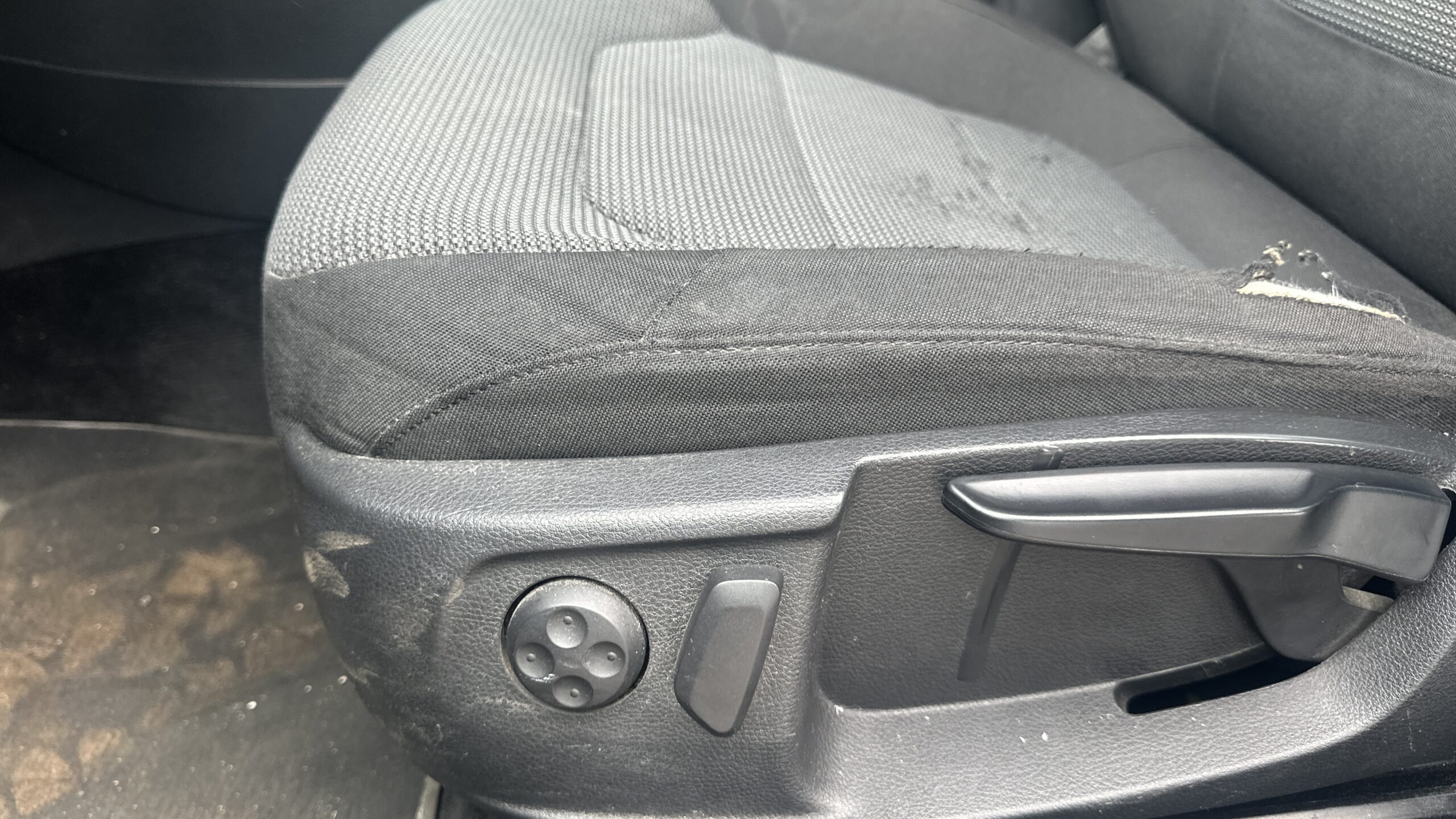 
								VW Passat 1,4 TSi full									