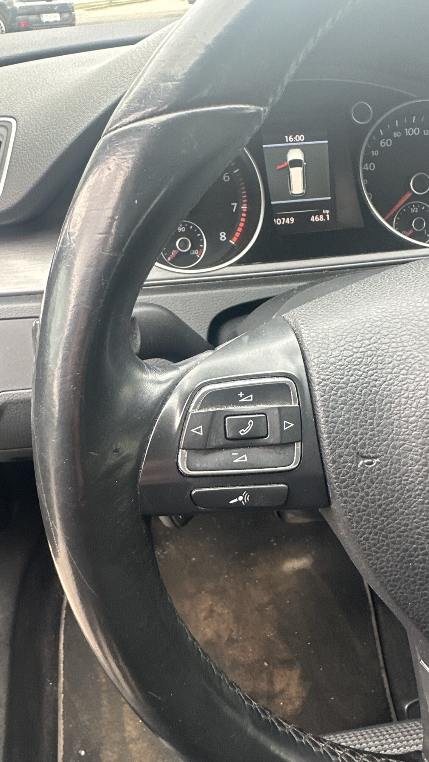 
								VW Passat 1,4 TSi full									