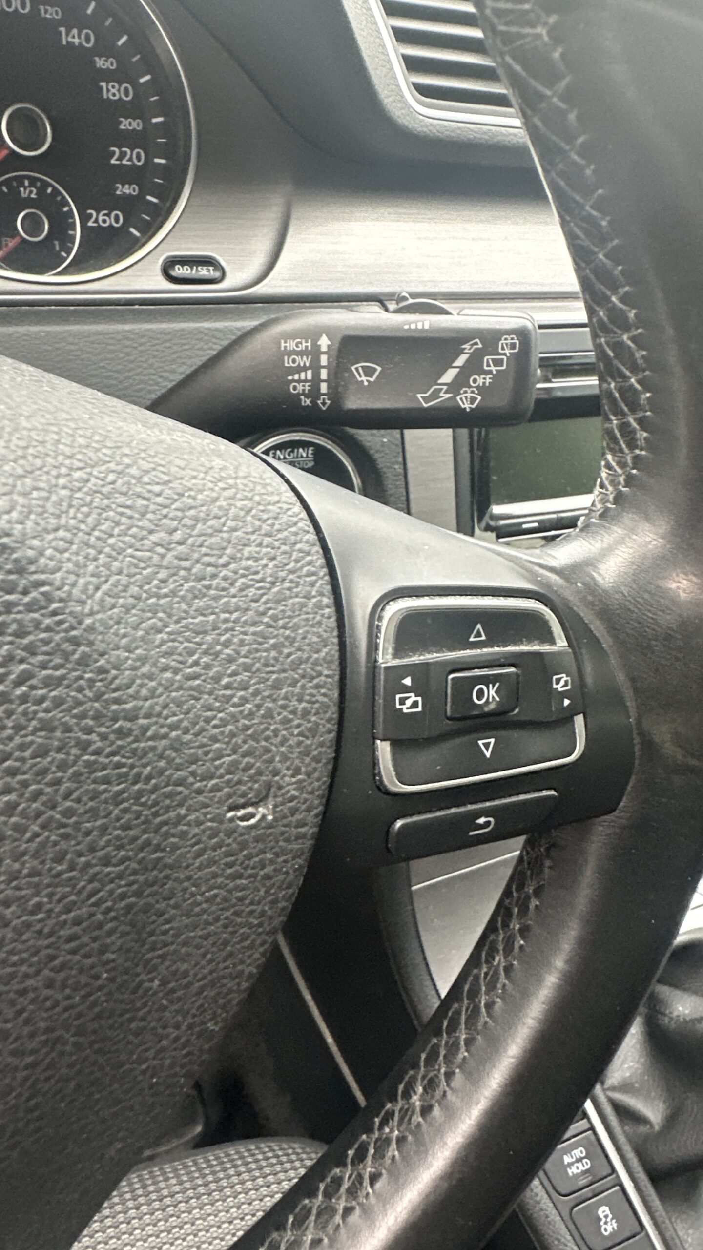 
								VW Passat 1,4 TSi full									