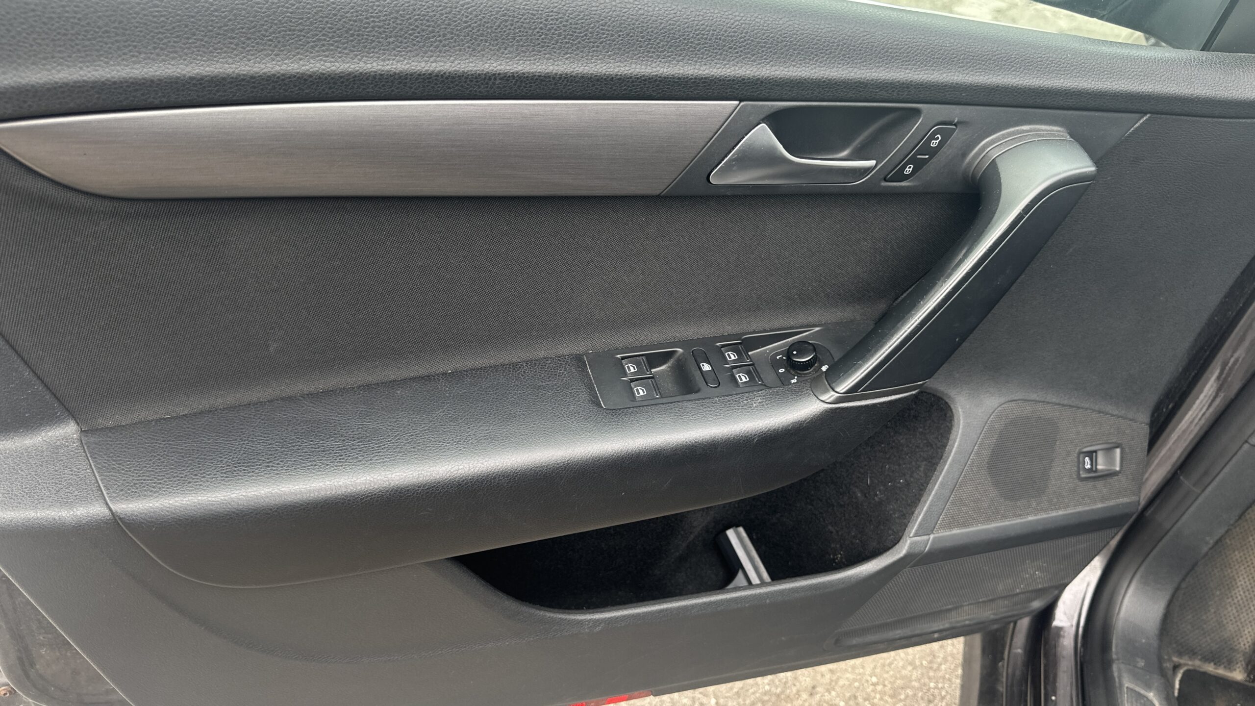 
								VW Passat 1,4 TSi full									