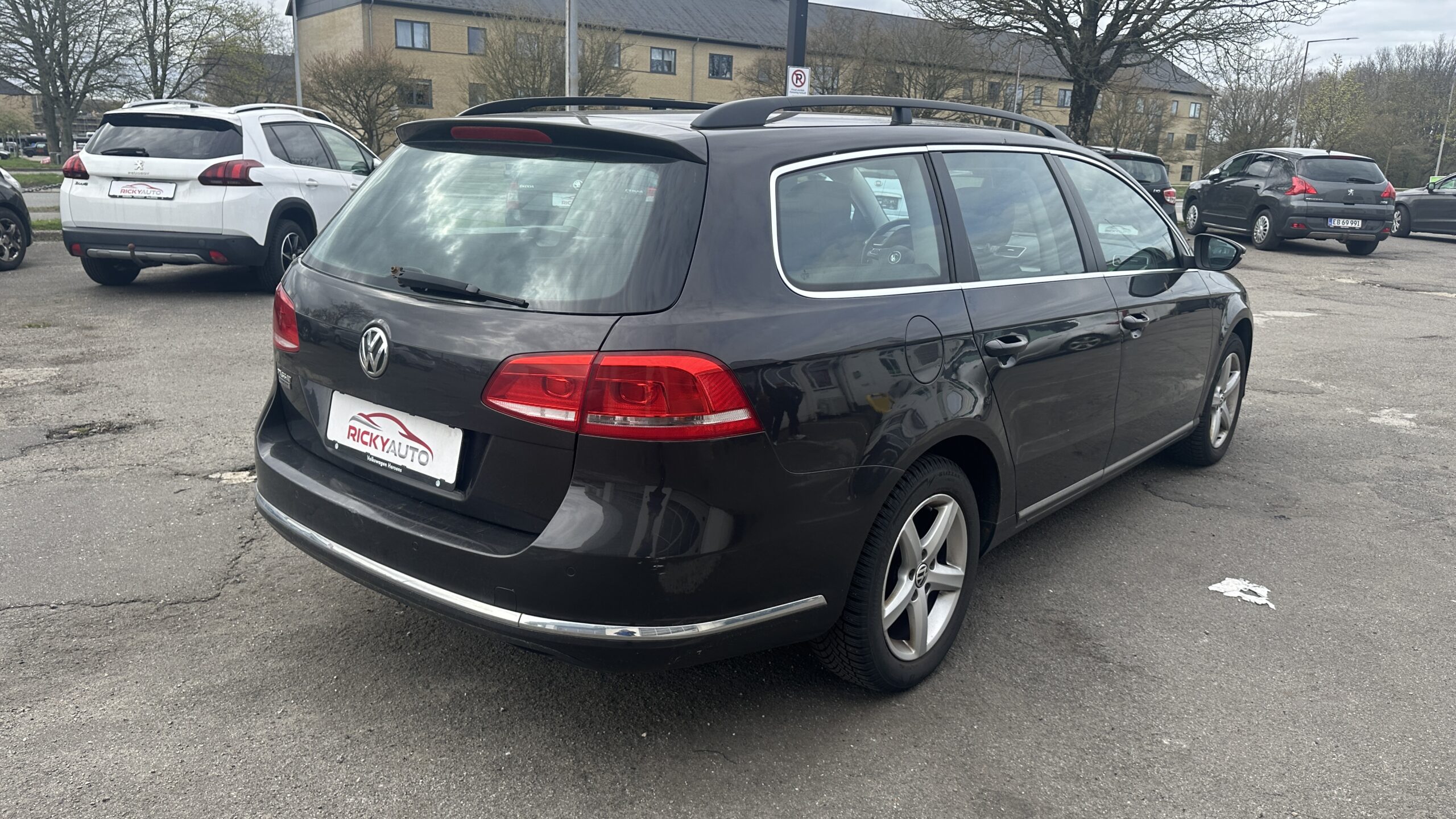 
								VW Passat 1,4 TSi full									