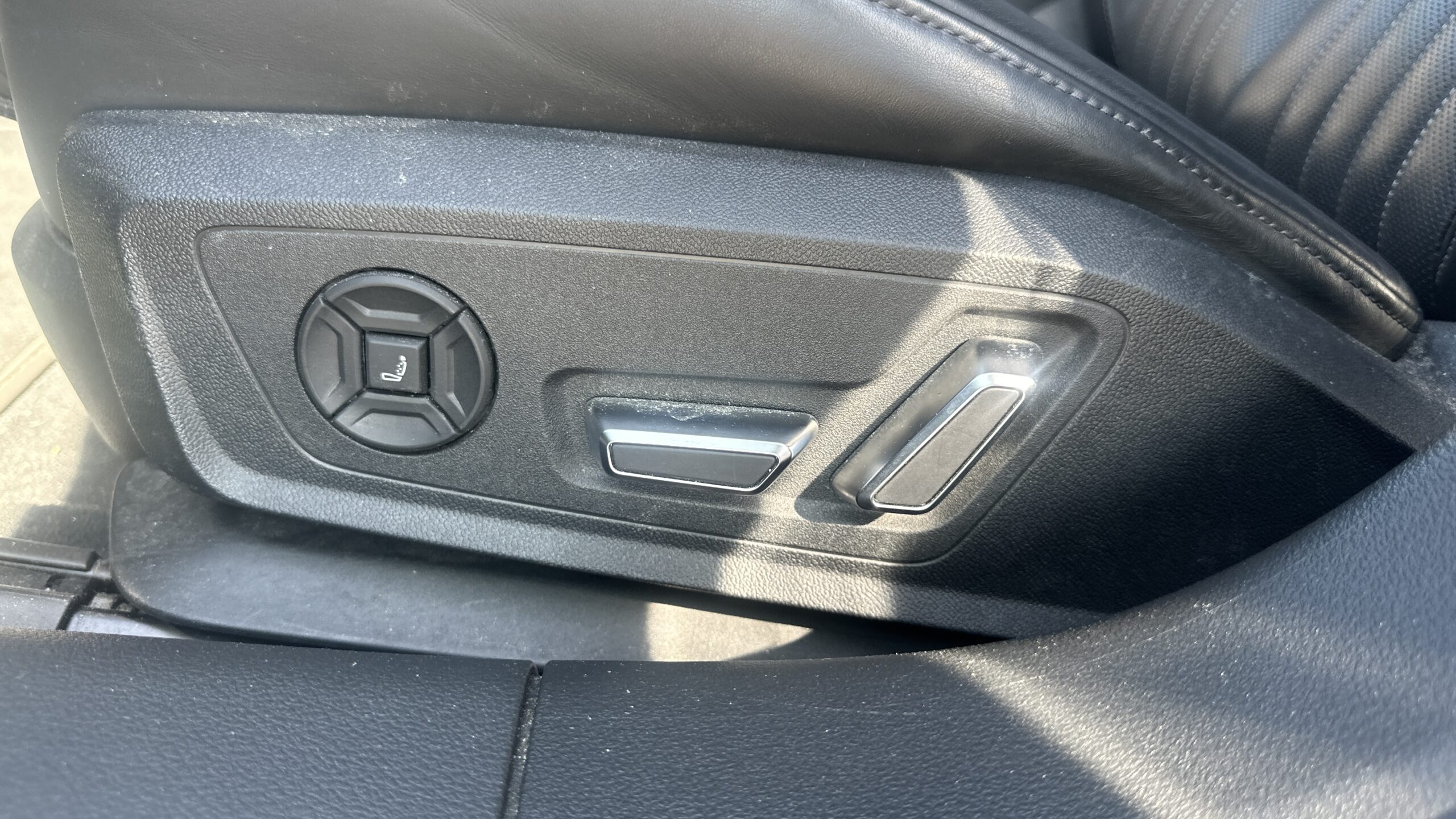 
								Audi A6 AVANT 55 TFSI E – 2,0 Quattro full									