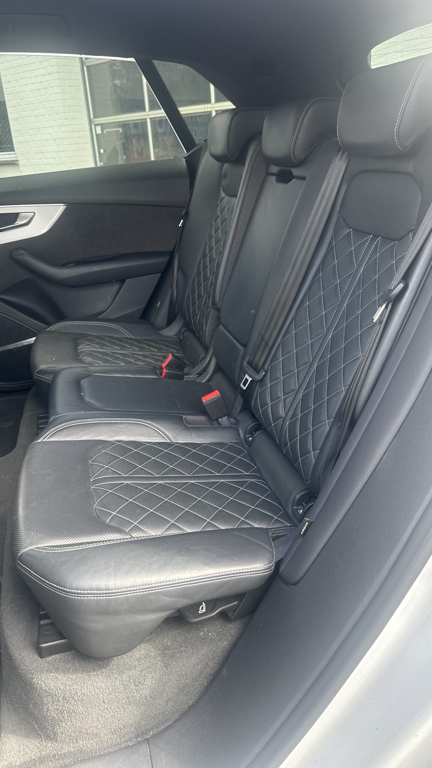 
								Audi Q8 full									