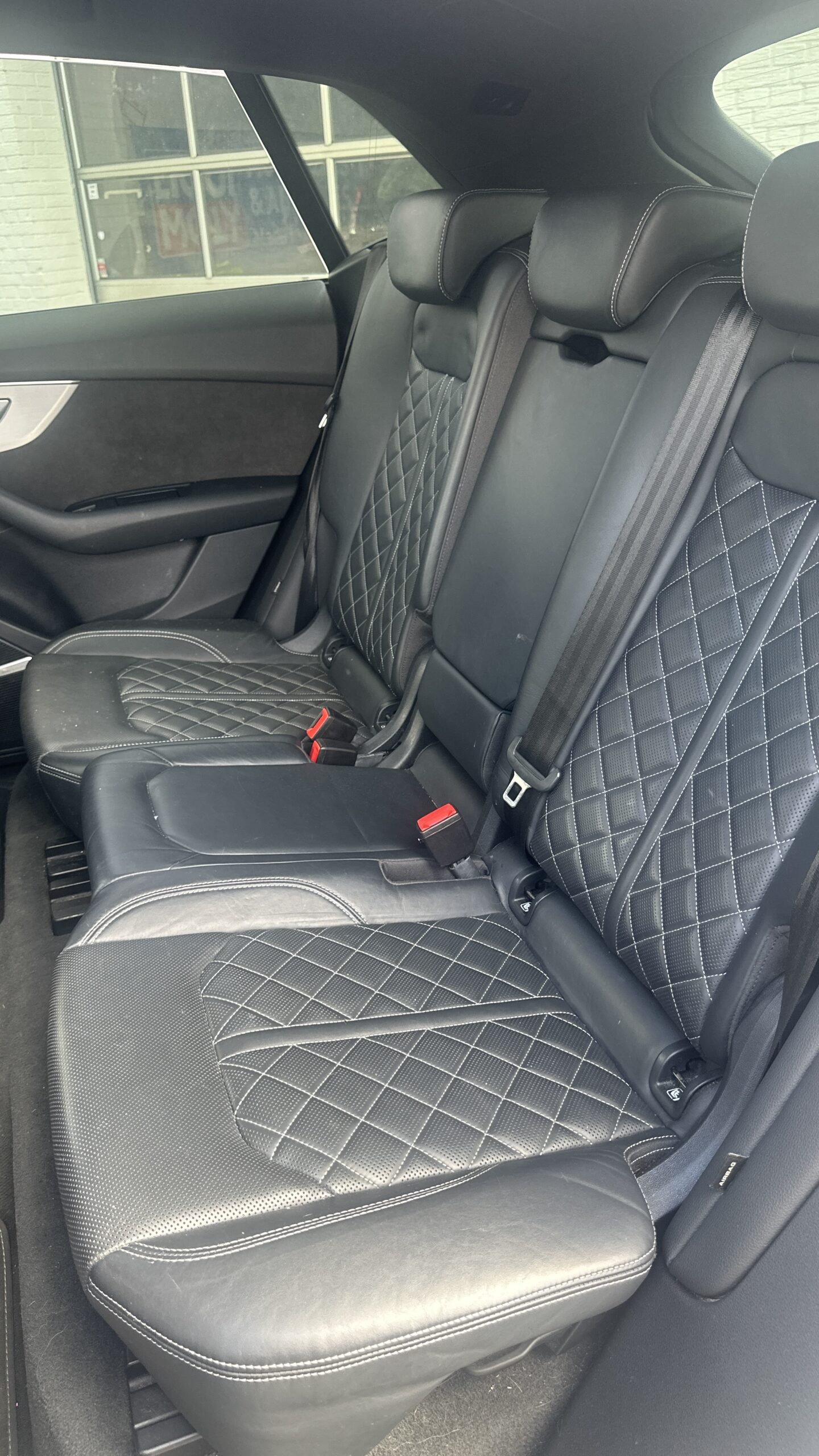 
								Audi Q8 full									