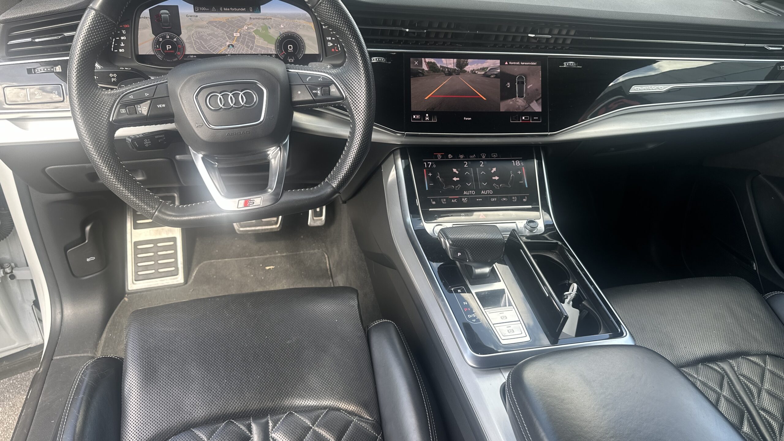 
								Audi Q8 full									