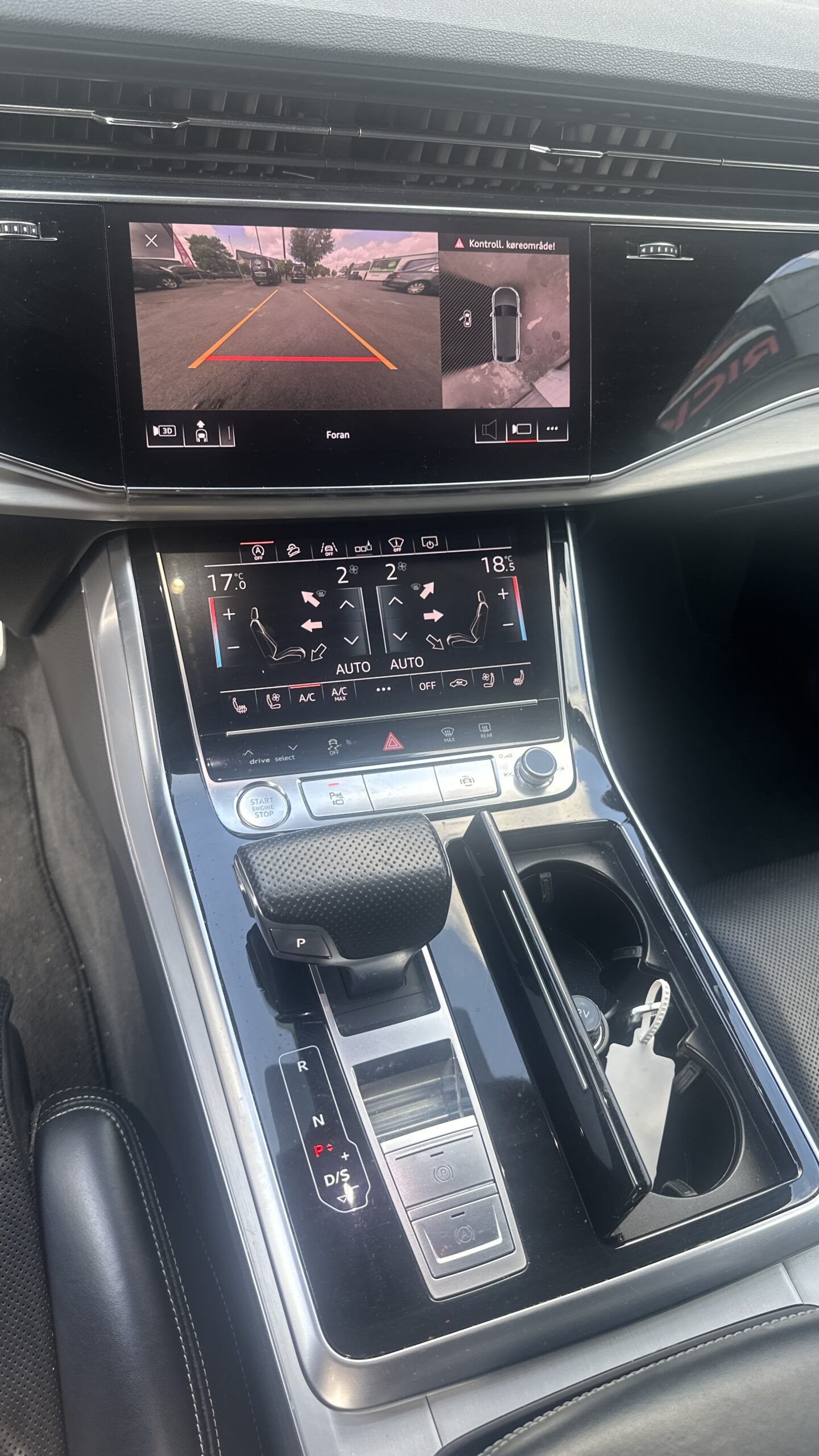 
								Audi Q8 full									