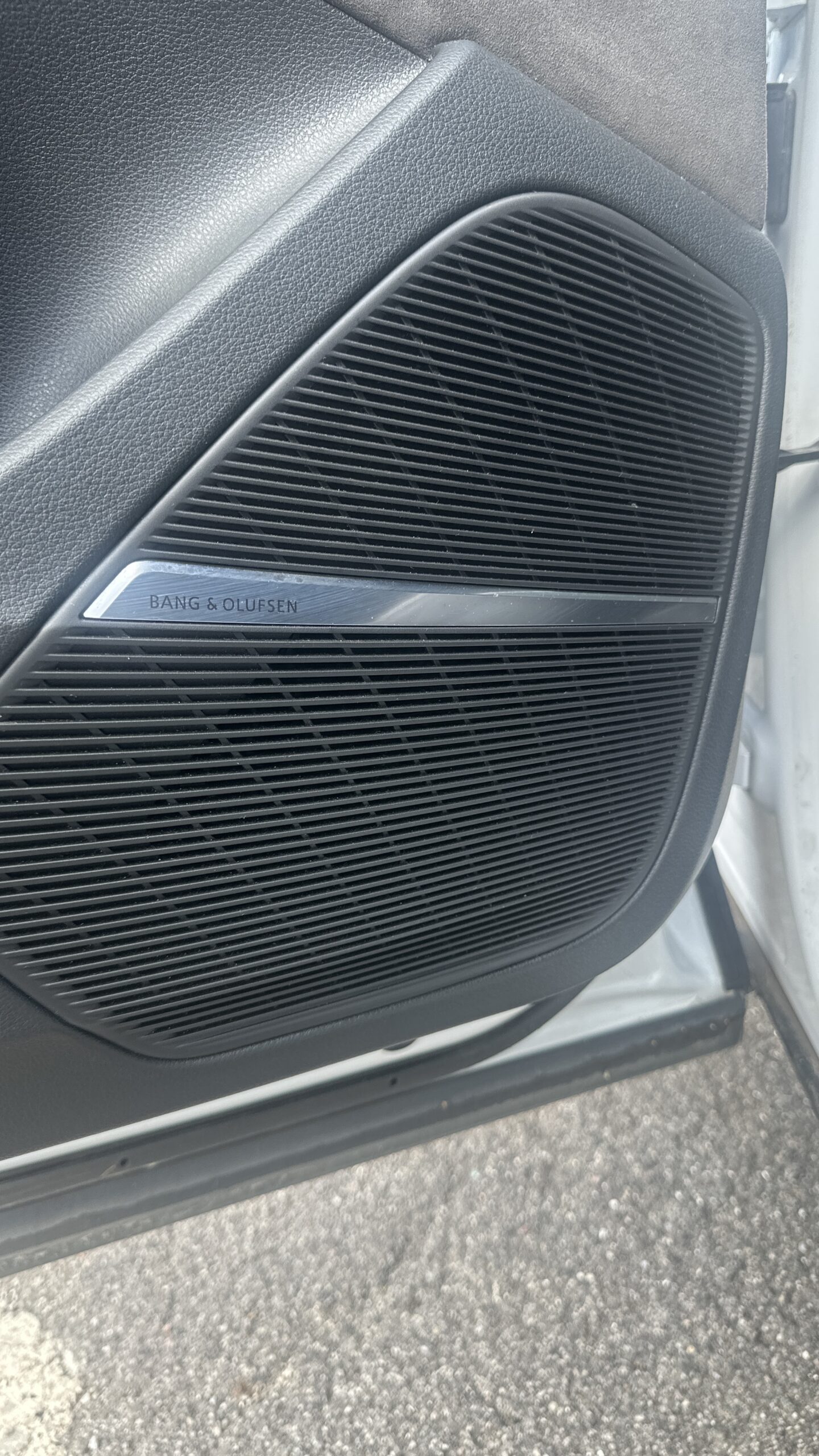 
								Audi Q8 full									