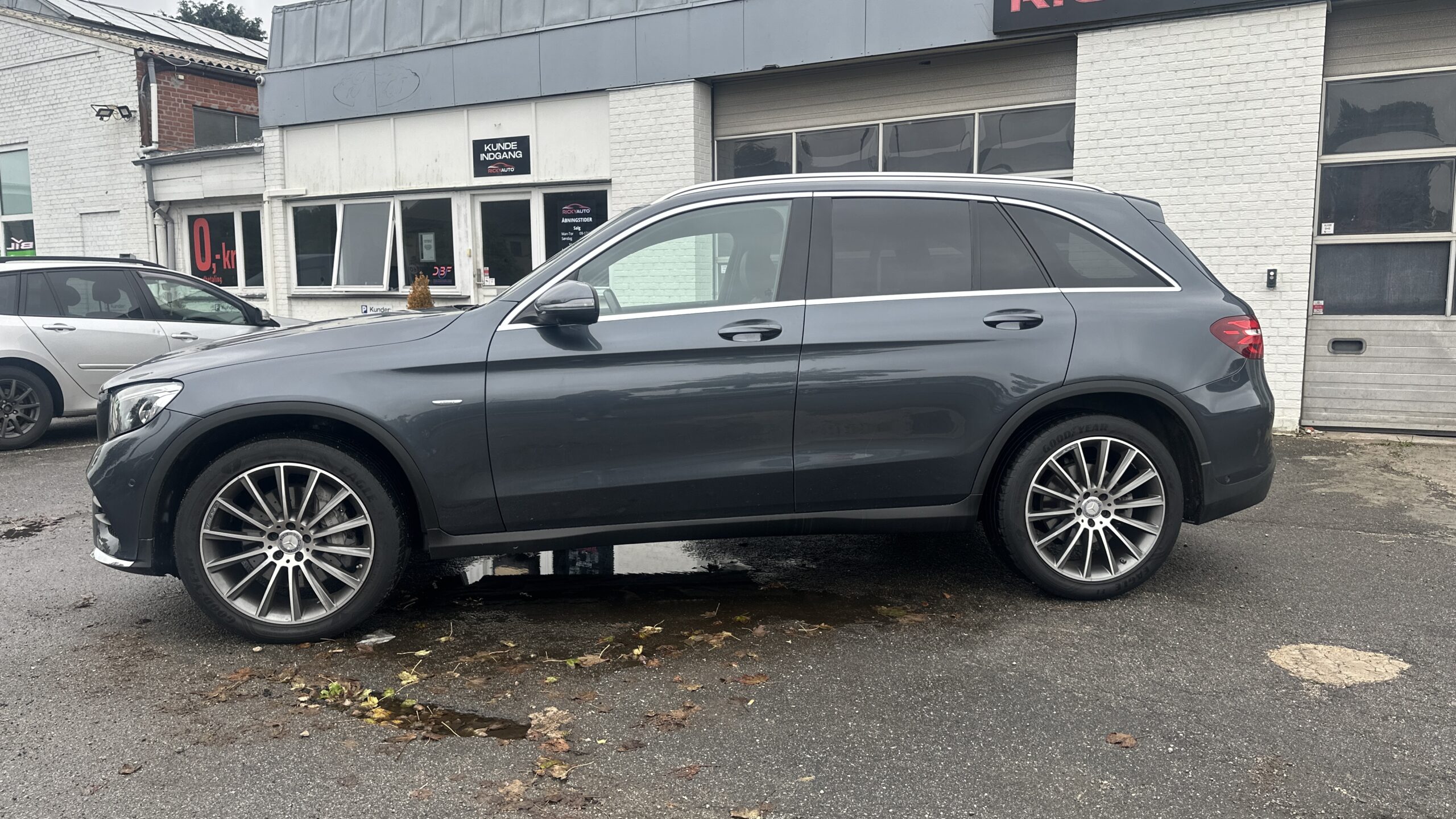 
								Mercedes GLC 250d 4Matic full									