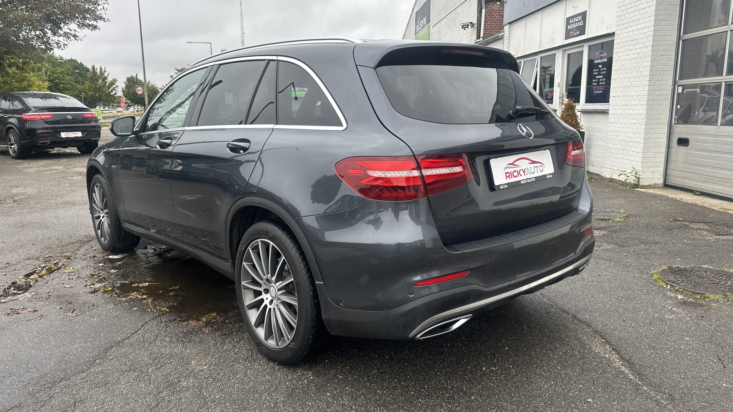 
								Mercedes GLC 250d 4Matic full									