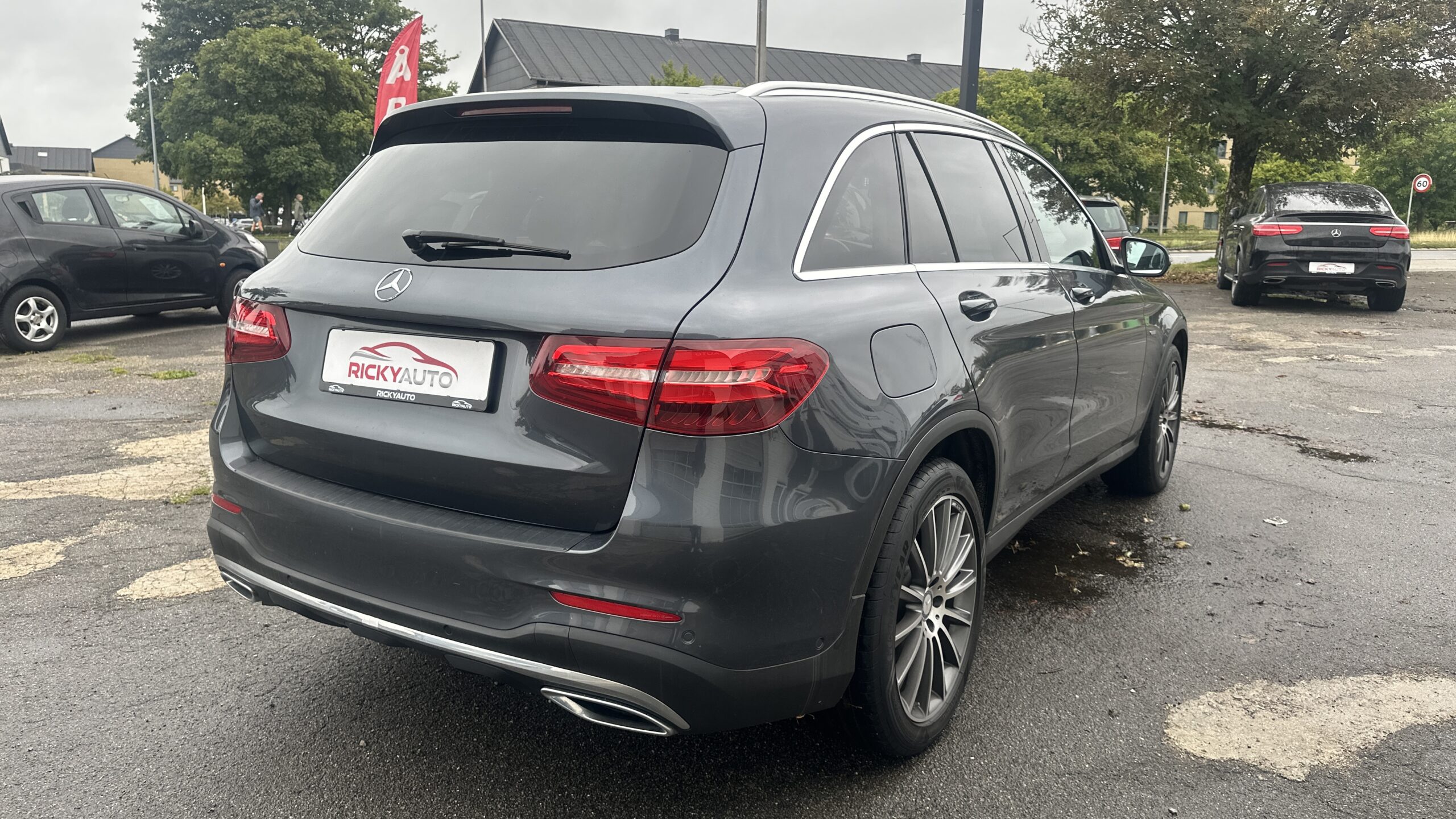 
								Mercedes GLC 250d 4Matic full									