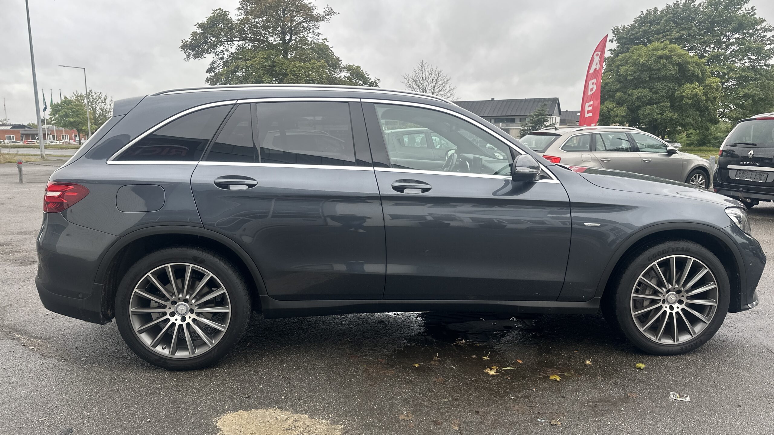 
								Mercedes GLC 250d 4Matic full									
