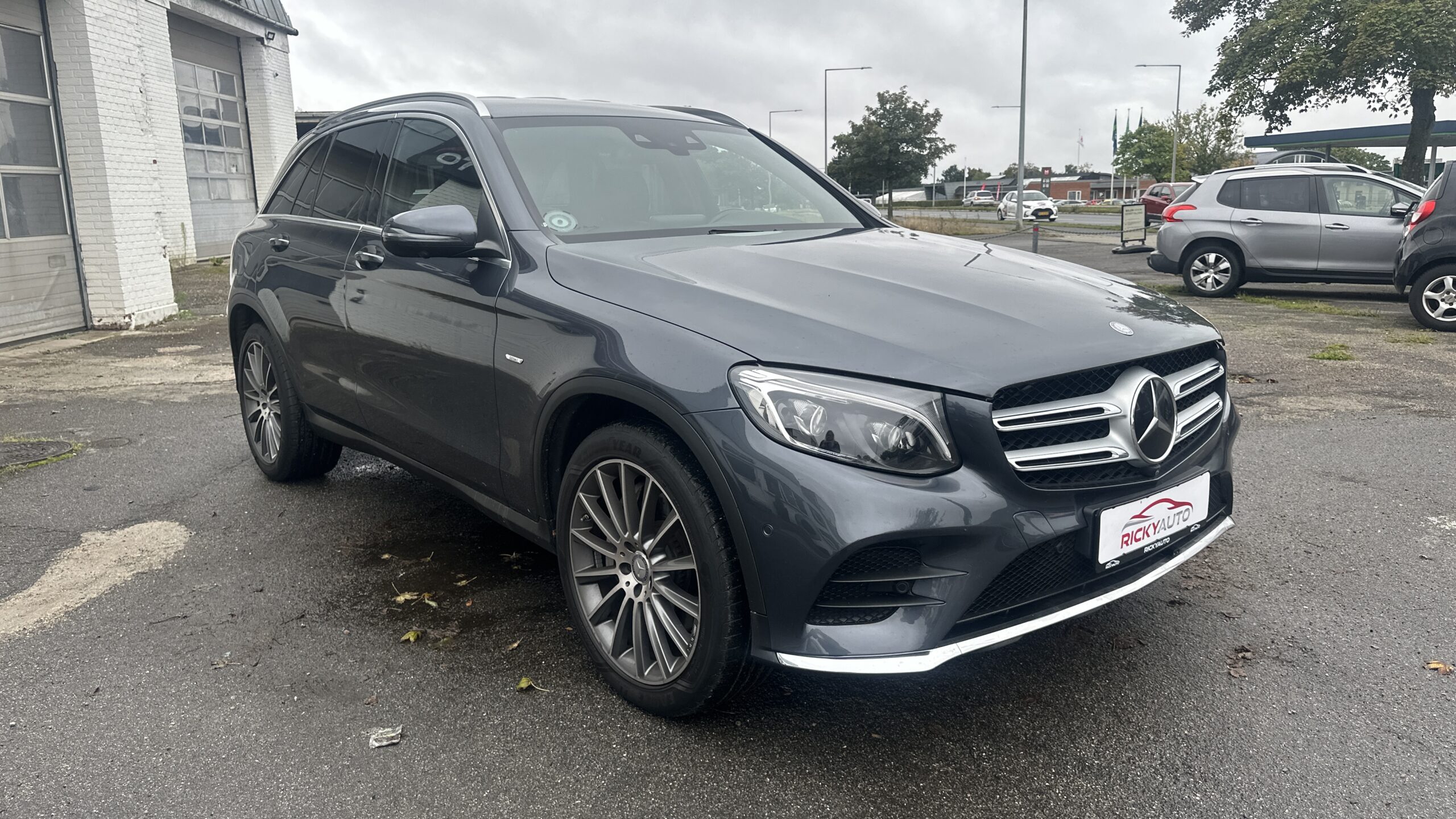 
								Mercedes GLC 250d 4Matic full									