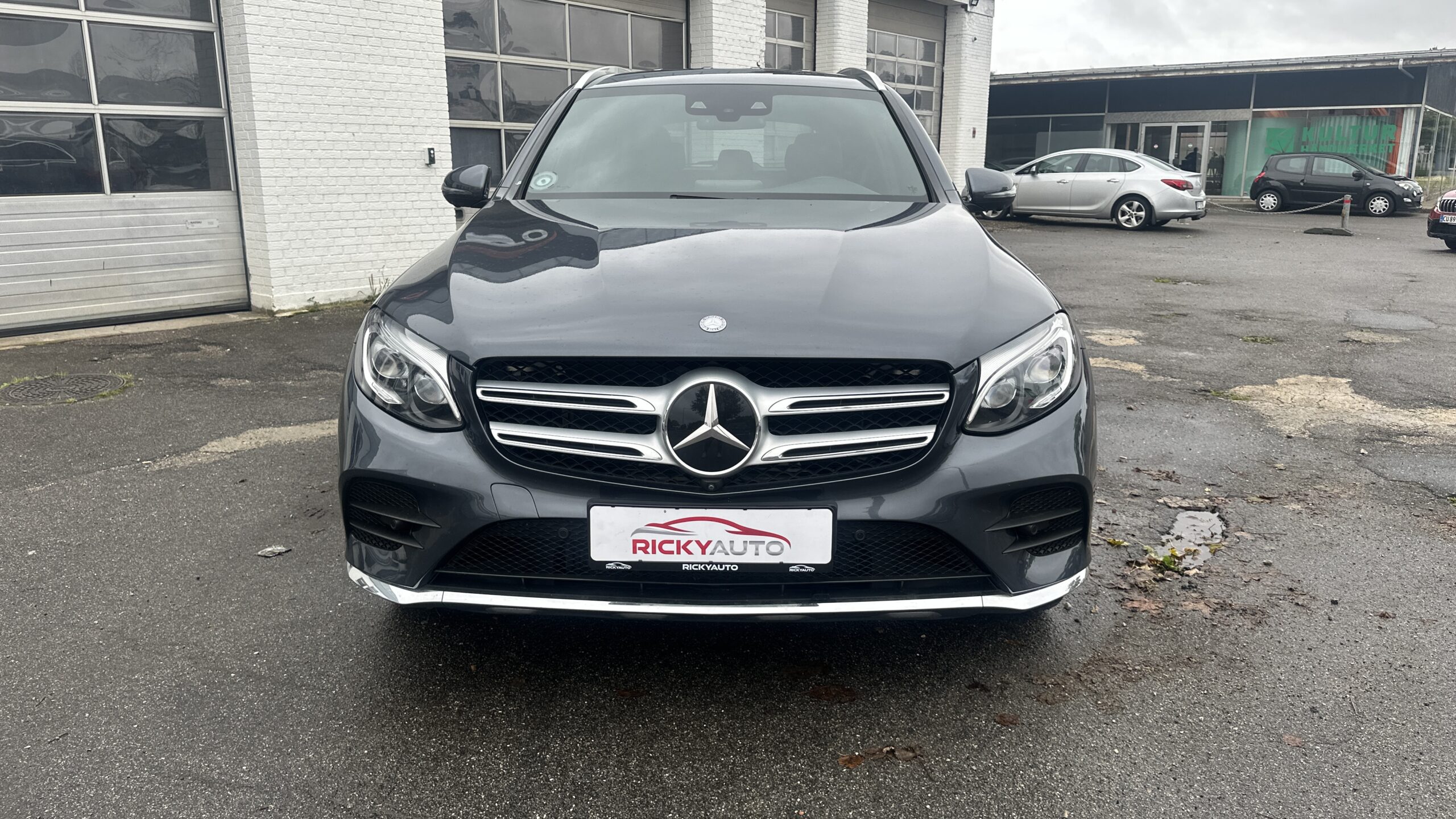 
								Mercedes GLC 250d 4Matic full									