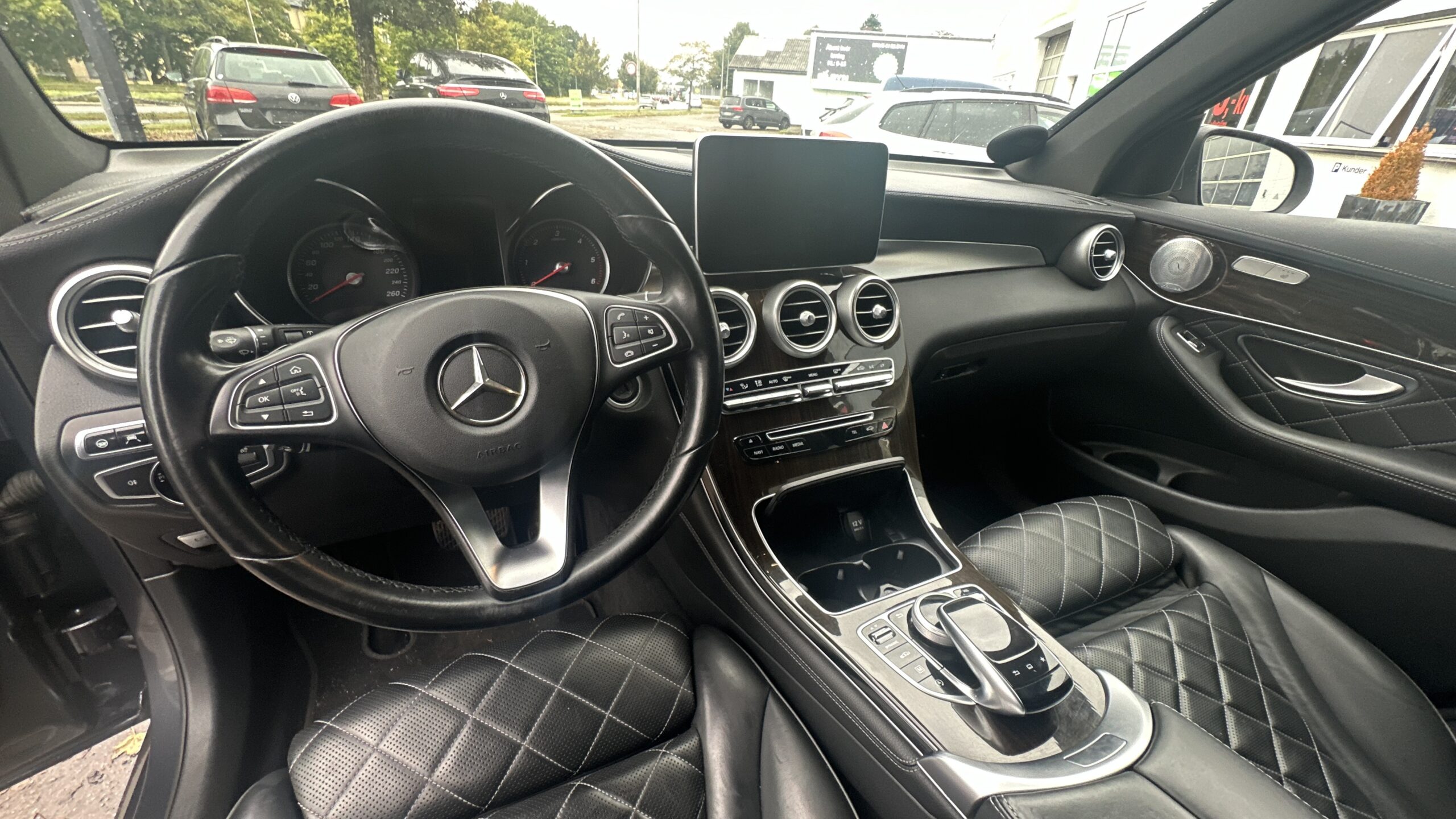 
								Mercedes GLC 250d 4Matic full									