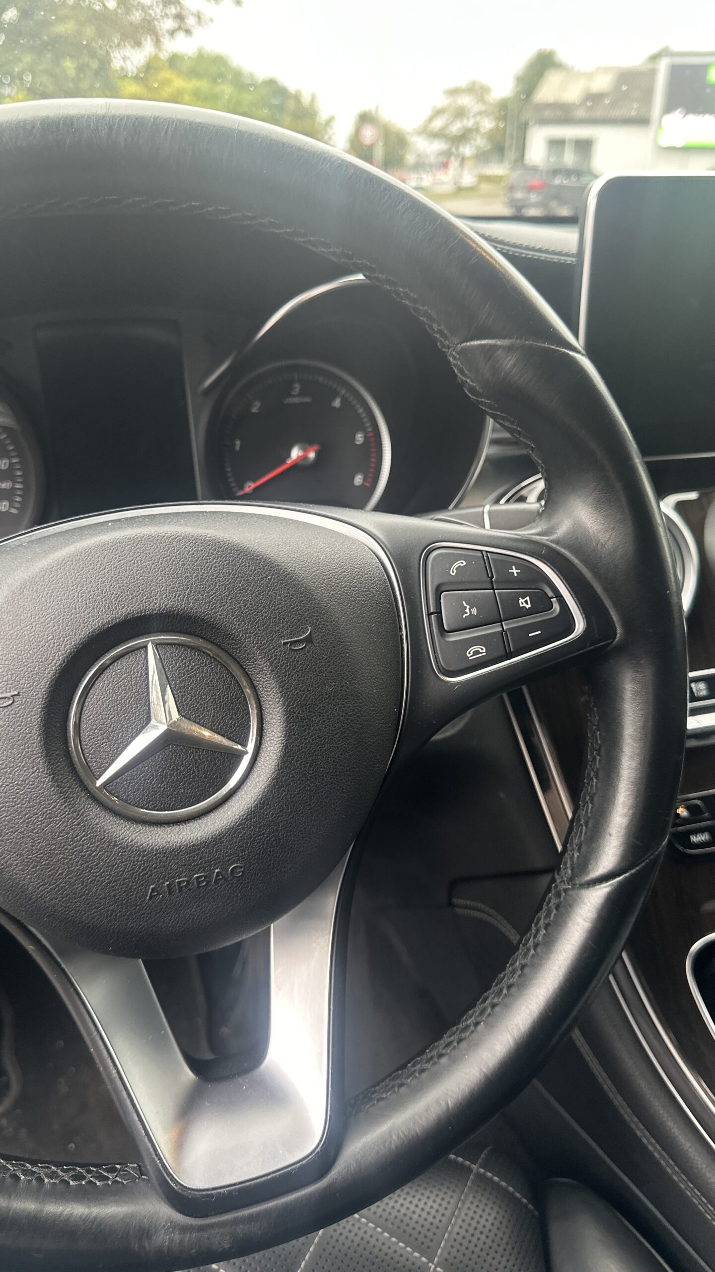 
								Mercedes GLC 250d 4Matic full									